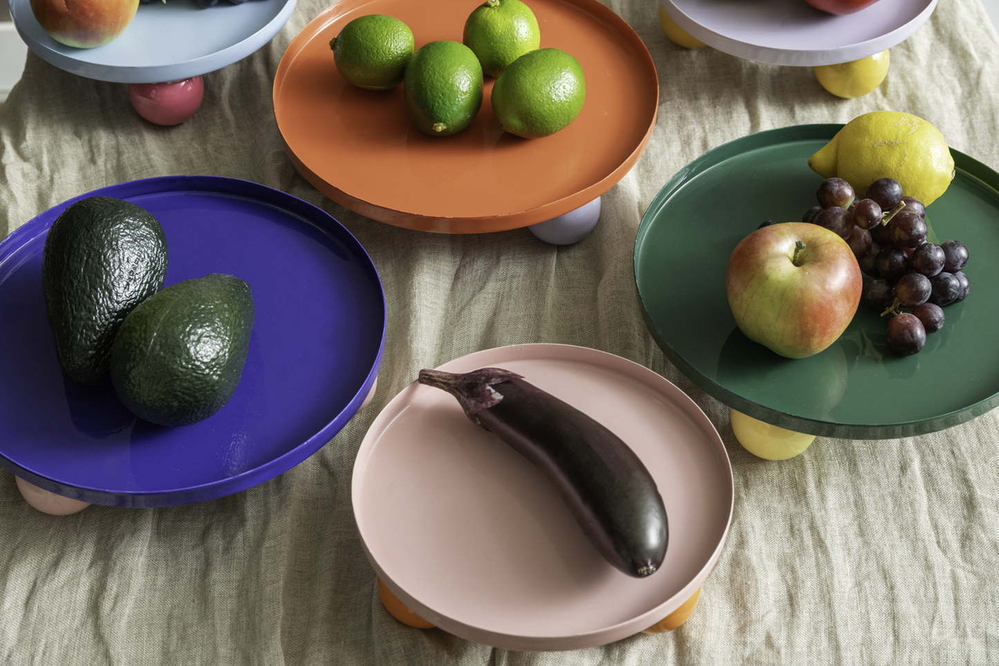 
                  
                    DOUBLE FUNKY Großes leuchtend rotes und weiches lila rundes Tablett
                  
                