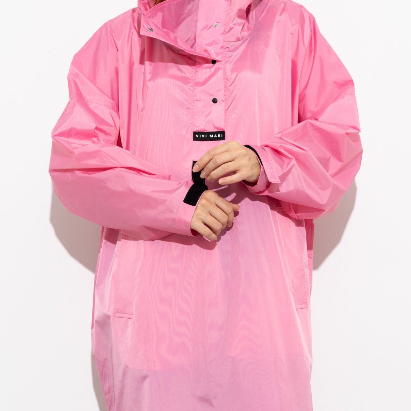 
                  
                    Weicher, einfarbiger Regenmantel in Rosa
                  
                