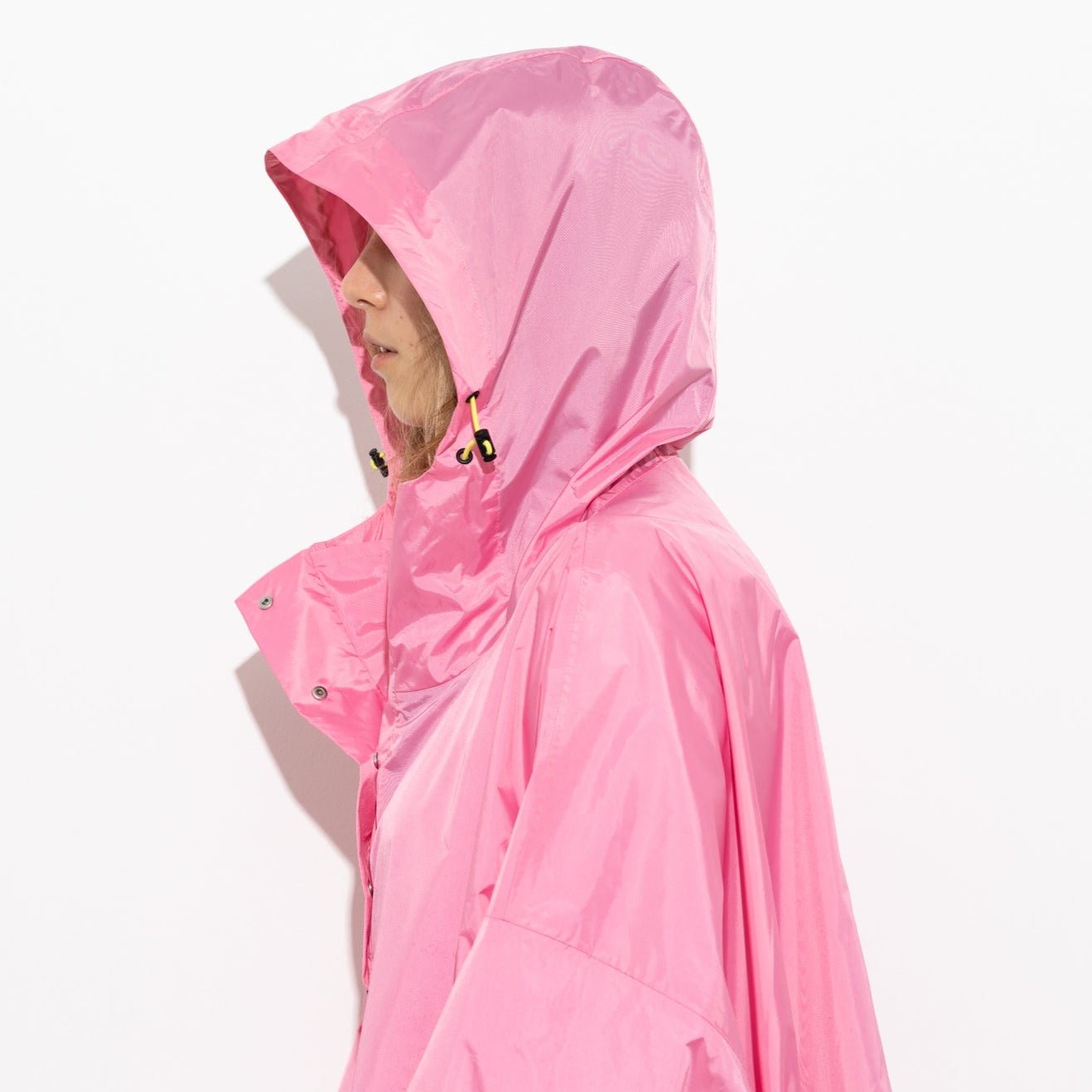 
                  
                    Weicher, einfarbiger Regenmantel in Rosa
                  
                