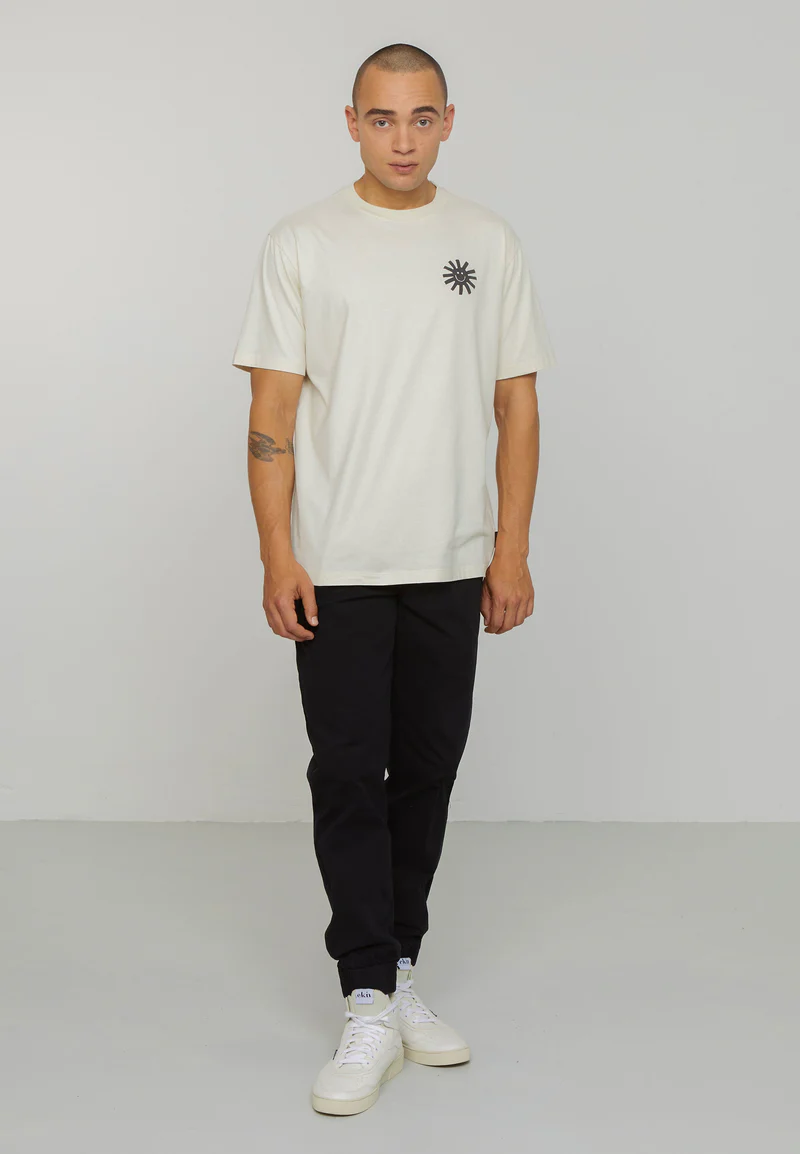 
                  
                    APOSERIS SUN SMILE Arktisweißes T-Shirt
                  
                