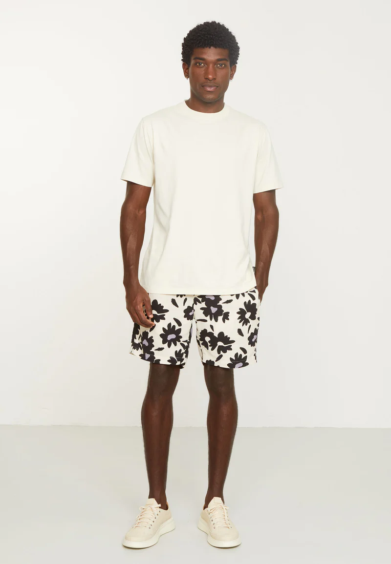 
                  
                    CURRY BLOOM White Linen Shorts
                  
                