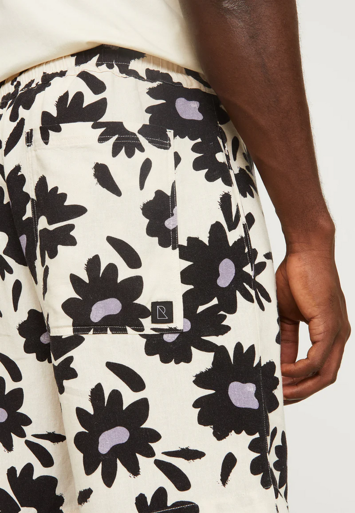 
                  
                    CURRY BLOOM White Linen Shorts
                  
                
