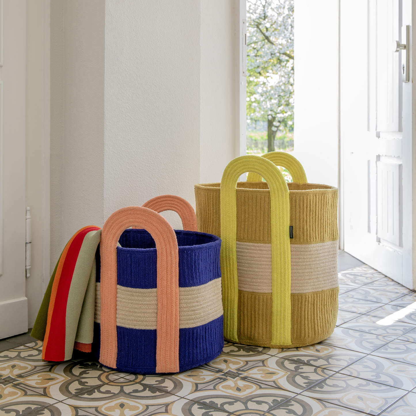 
                  
                    COLOMBO Large Basket
                  
                