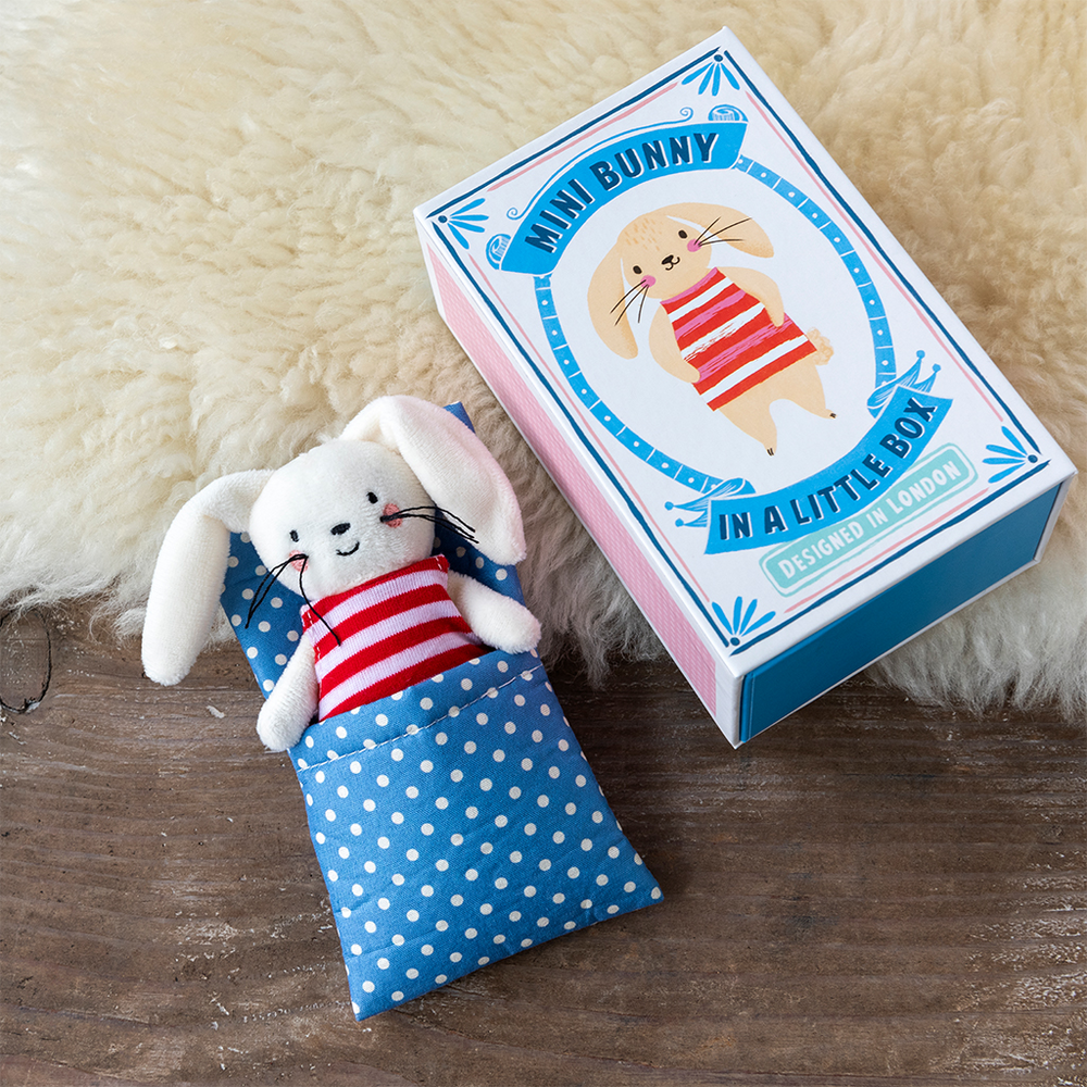
                  
                    Mini-Hase in einer kleinen Plüschbox
                  
                