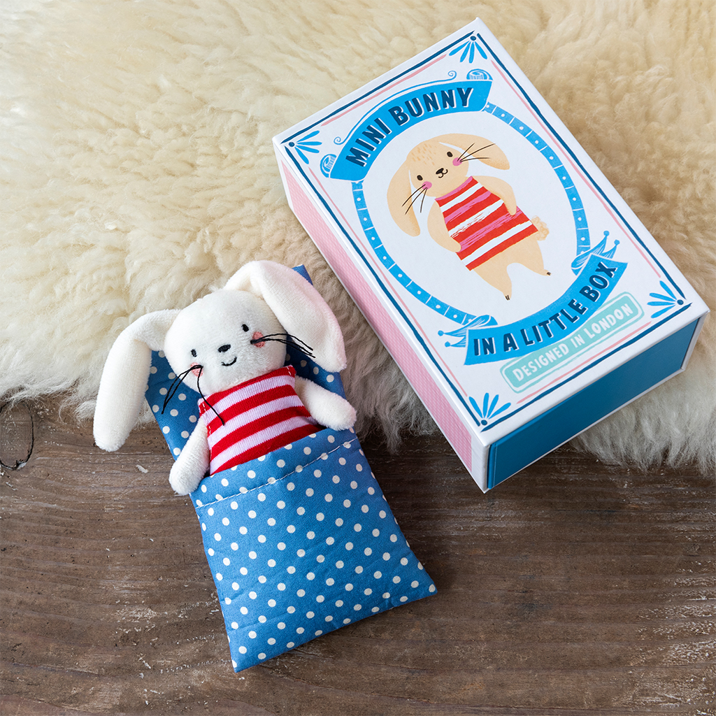 
                  
                    Mini-Hase in einer kleinen Plüschbox
                  
                