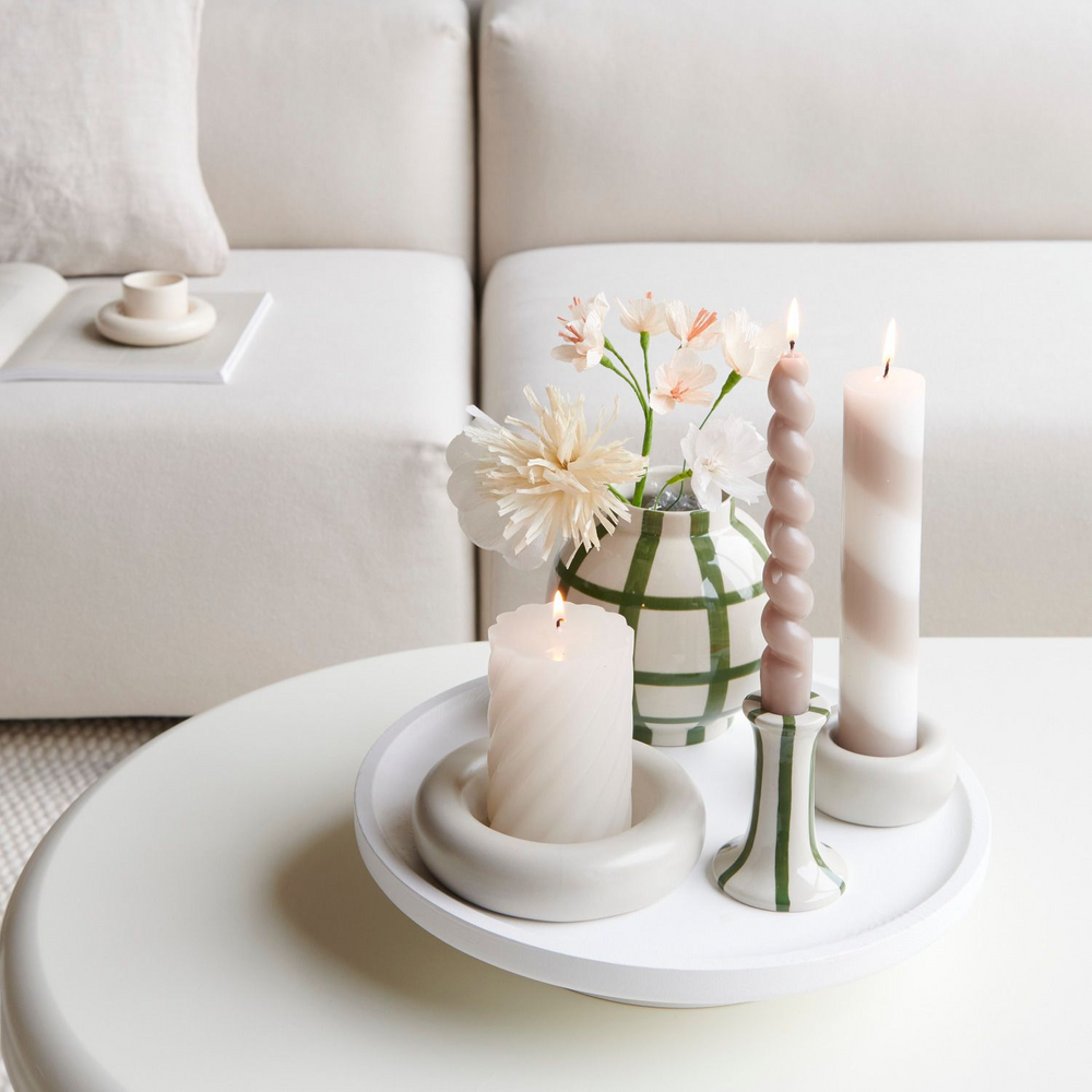 
                  
                    Grün gestreifte Vase
                  
                