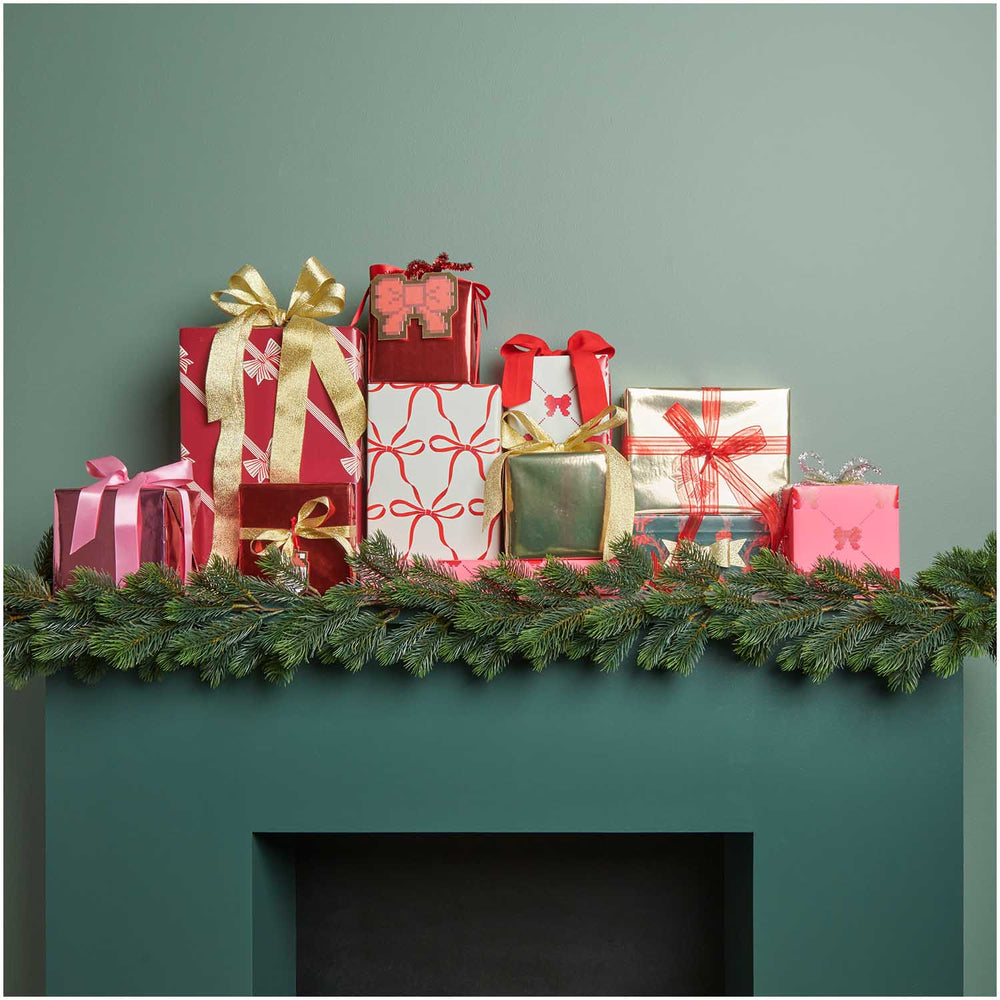 
                  
                    Pinkes Metallic-Geschenkpapier Victoria + Albert 
                  
                