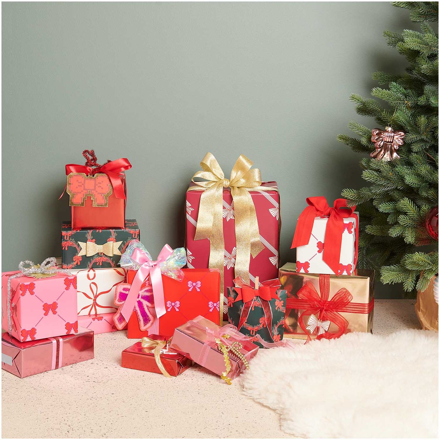 
                  
                    Victoria + Albert Geschenkpapier in glänzendem Pink
                  
                