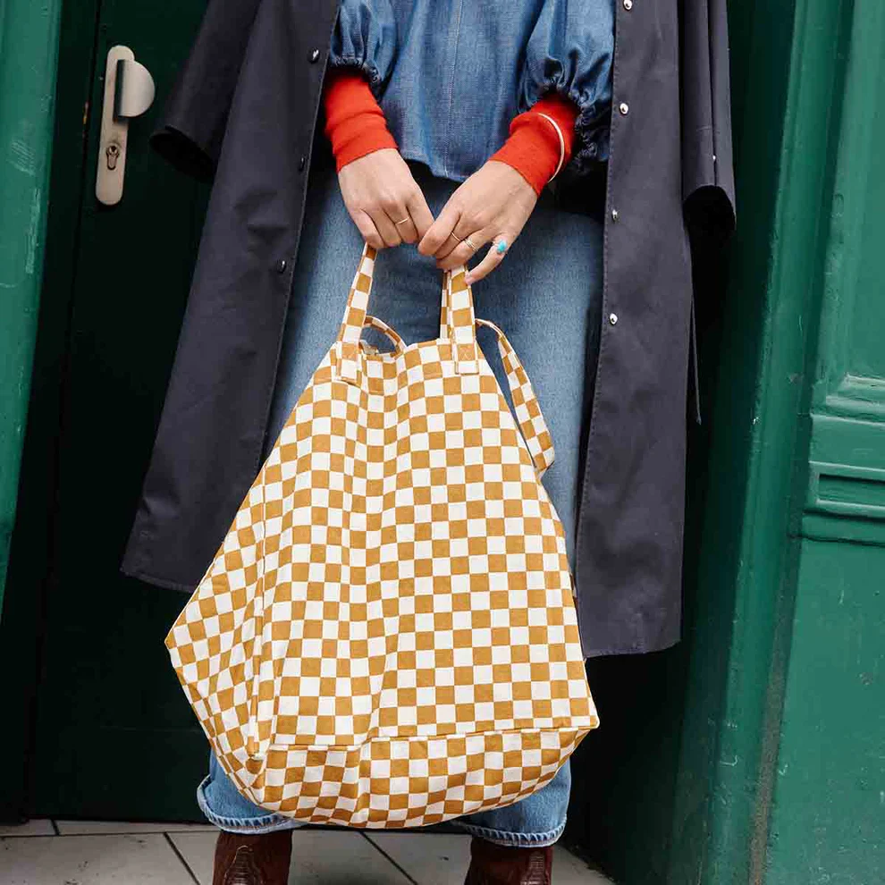 
                  
                    ELISA Caramel Checkerboard Tote Bag
                  
                