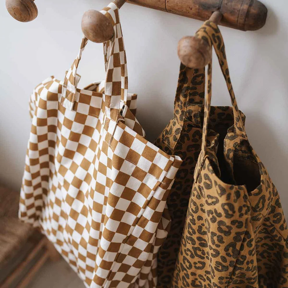 
                  
                    ELISA Caramel Checkerboard Tote Bag
                  
                