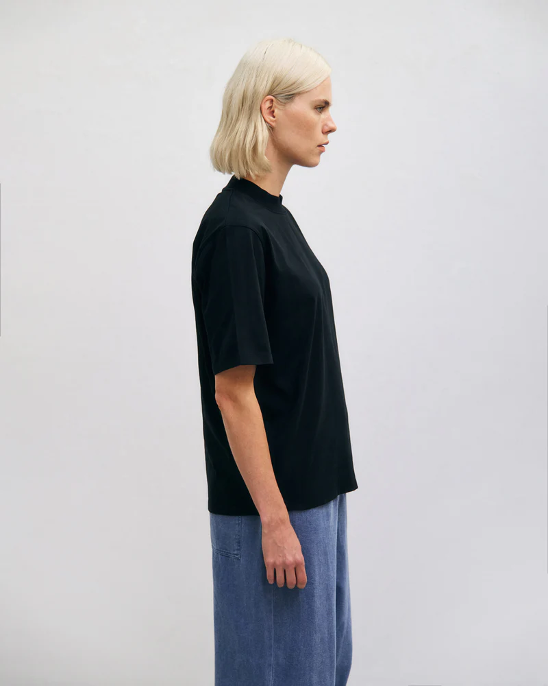 
                  
                    True Black Big Collar T-Shirt
                  
                