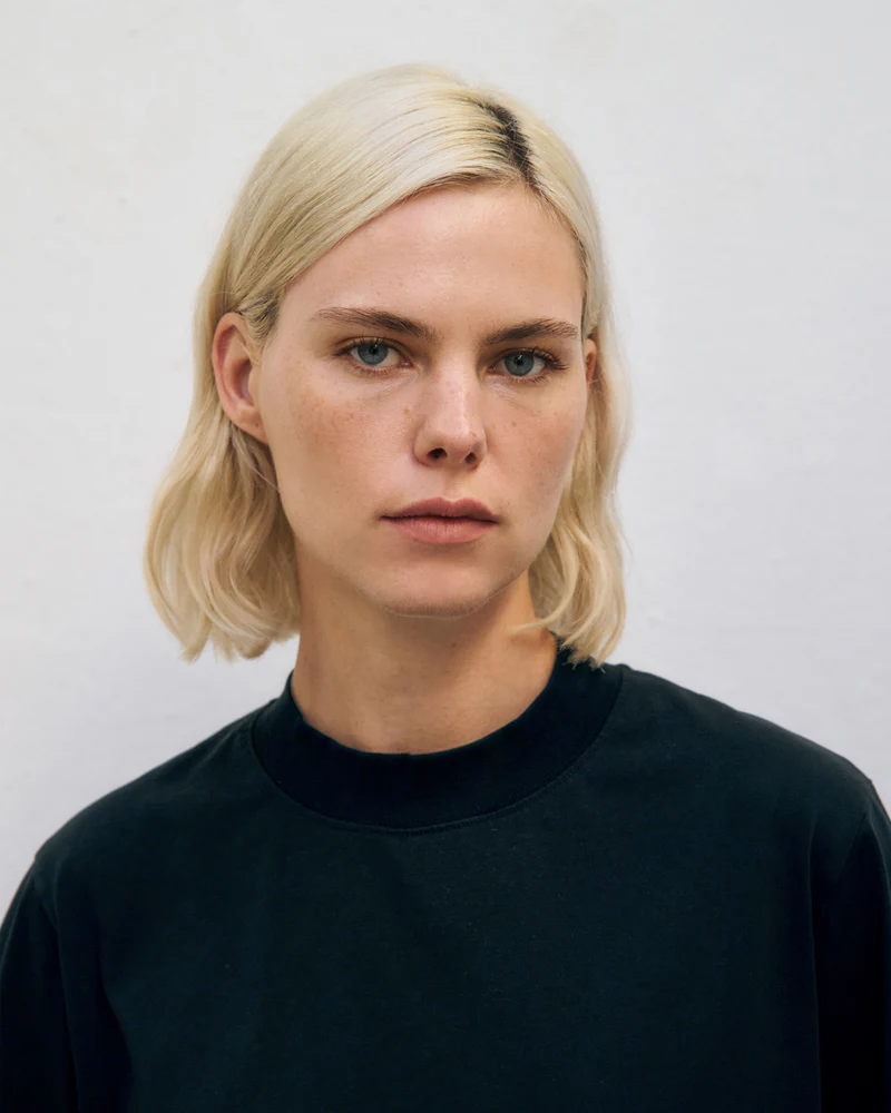 
                  
                    True Black Big Collar T-Shirt
                  
                
