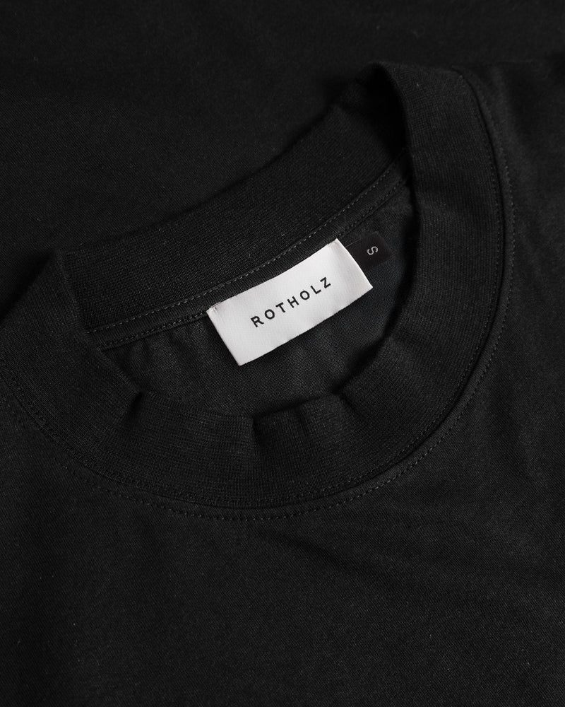 
                  
                    True Black Big Collar T-Shirt
                  
                