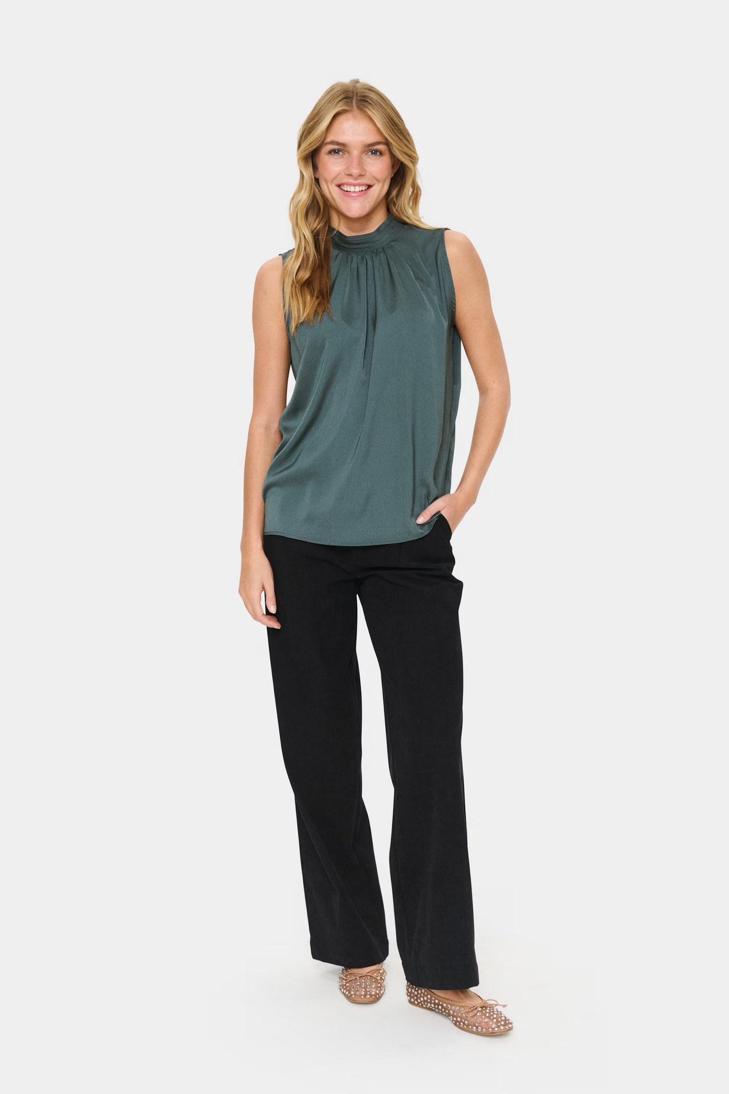 
                  
                    AILEENSZ Urban Chic Sleeveless Blouse
                  
                