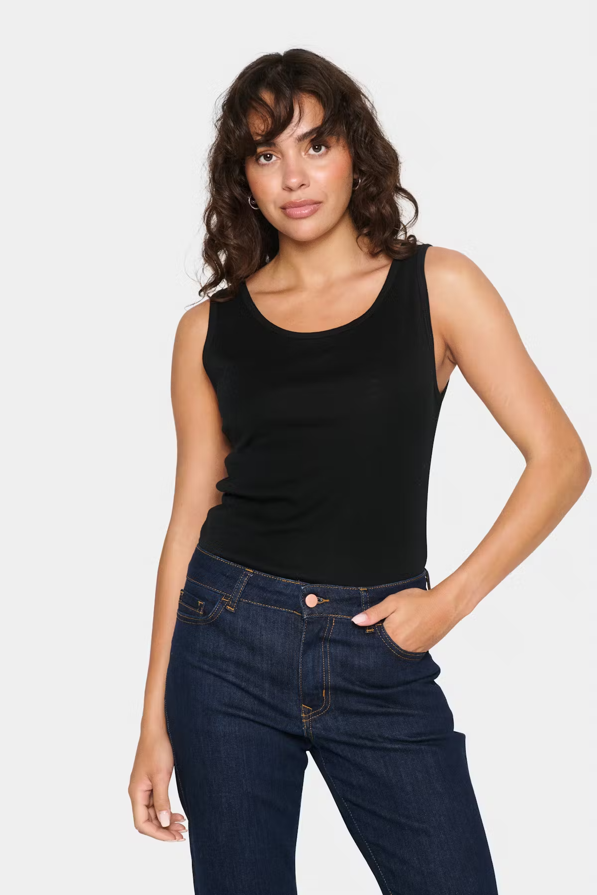 
                  
                    GARIMASZ Schwarzes Tanktop aus Wolle
                  
                