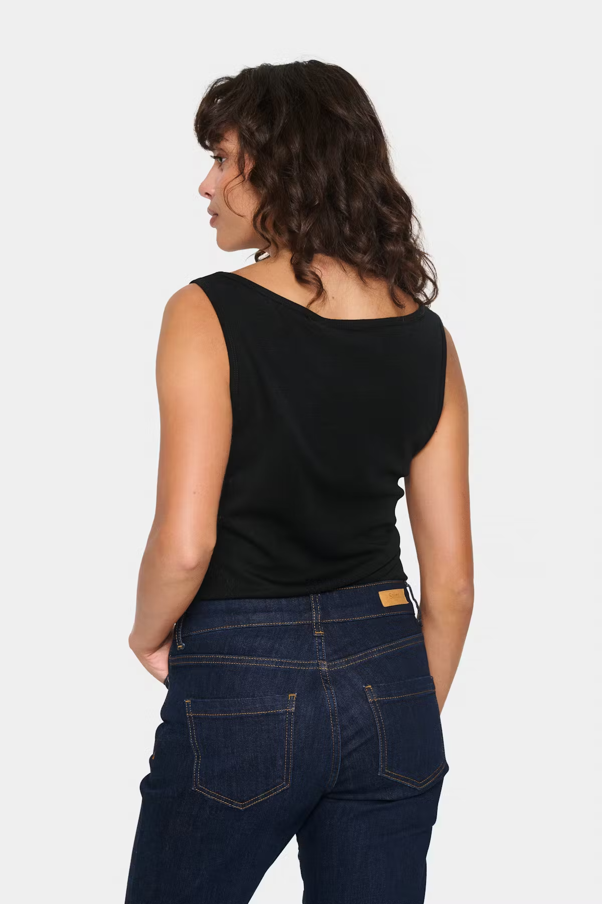 
                  
                    GARIMASZ Schwarzes Tanktop aus Wolle
                  
                