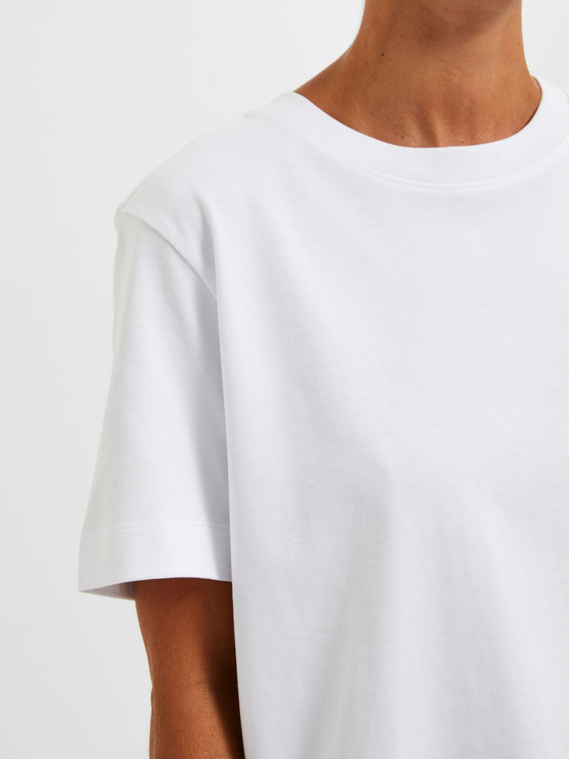 
                  
                    SLFESSENTIAL Hellweißes, kastenförmiges T-Shirt
                  
                