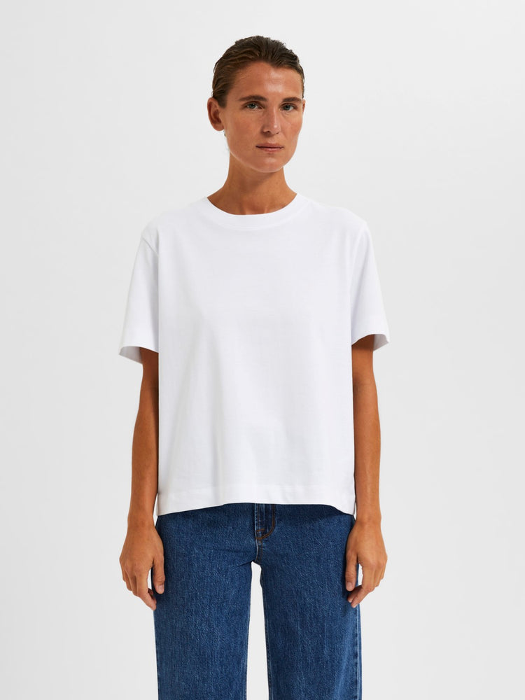 
                  
                    SLFESSENTIAL Hellweißes, kastenförmiges T-Shirt
                  
                
