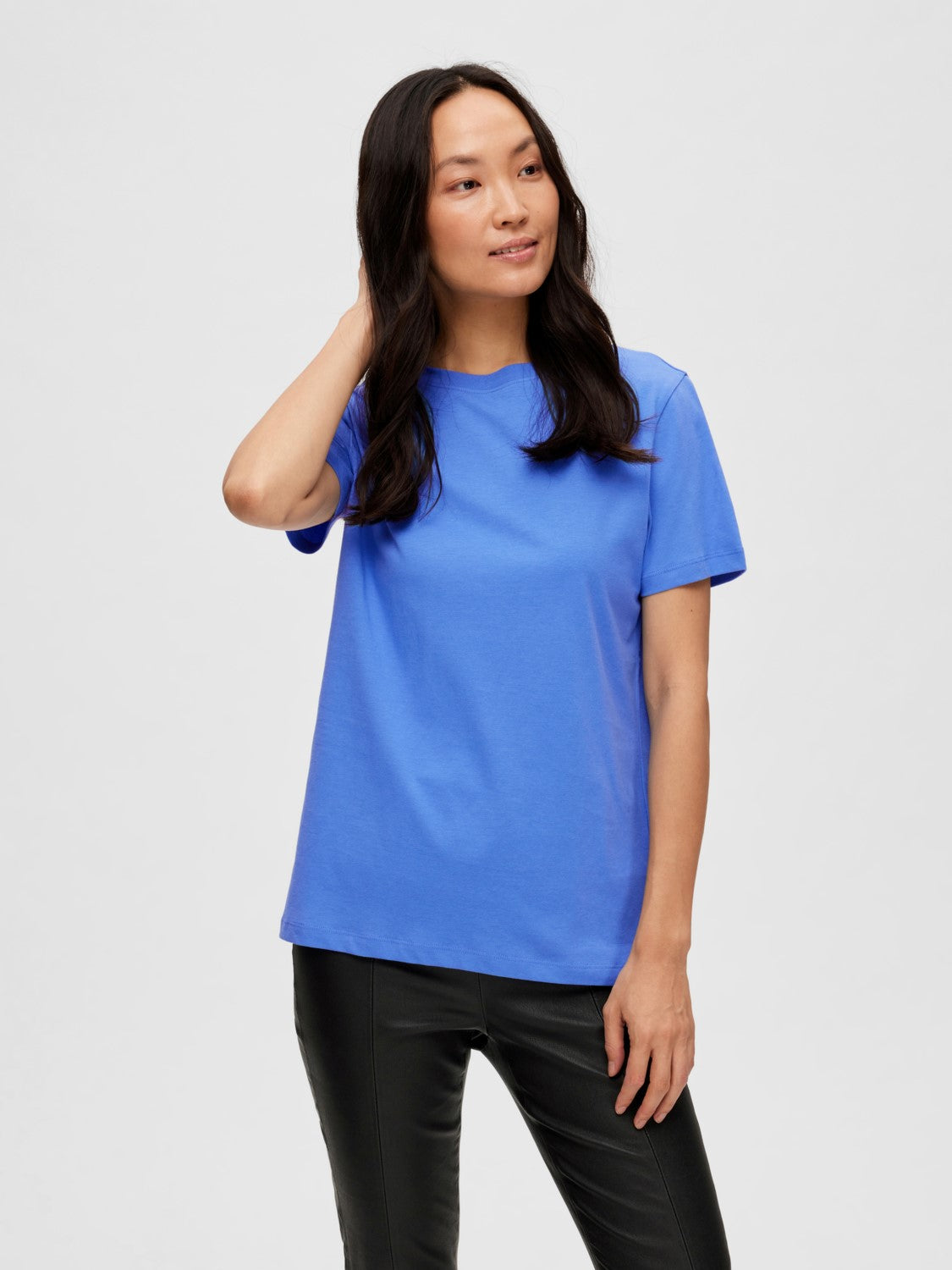 
                  
                    SLFESSENTIAL Ultramarinfarbenes T-Shirt mit O-Ausschnitt
                  
                