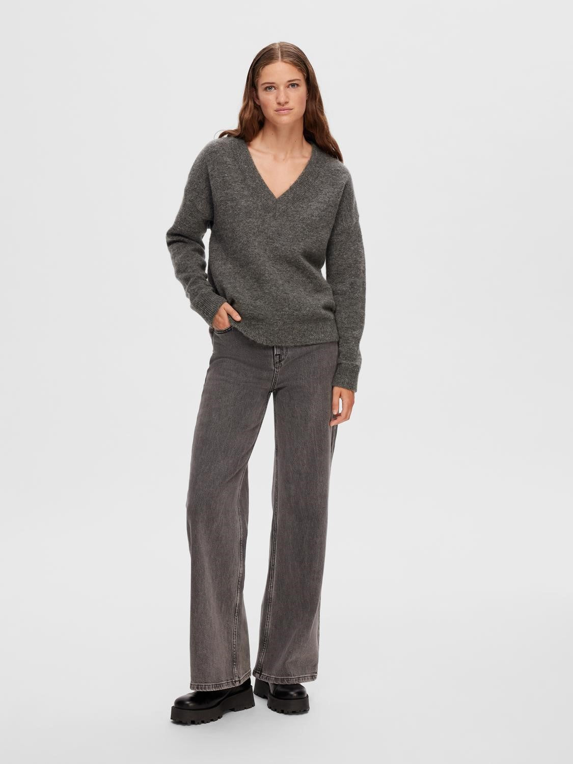 
                  
                    SLFMALINE Medium Grey Melange Knit V-Neck Jumper
                  
                