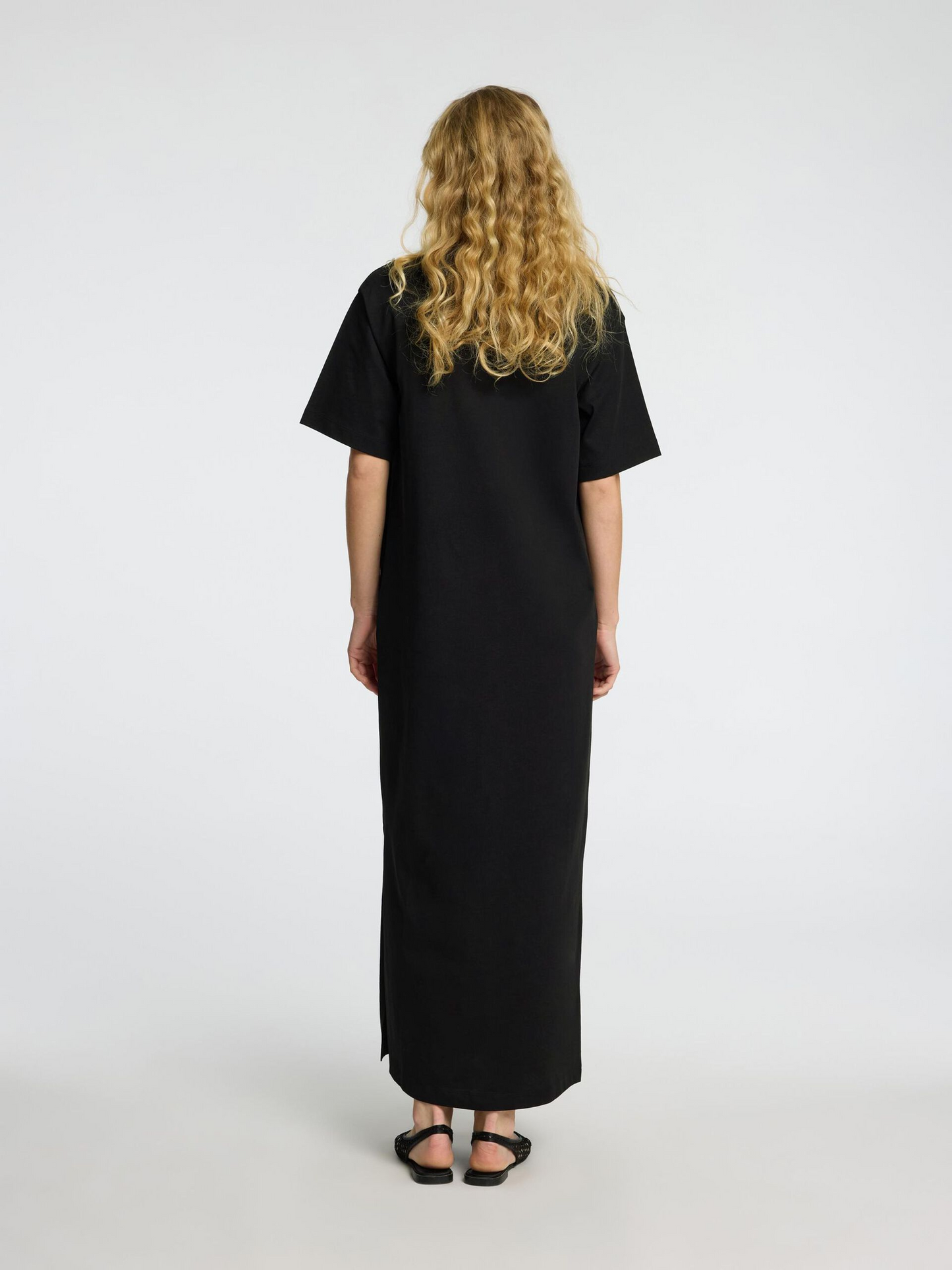 
                  
                    SLFESSENTIAL Schwarzes Knöchelkleid mit Tasche
                  
                