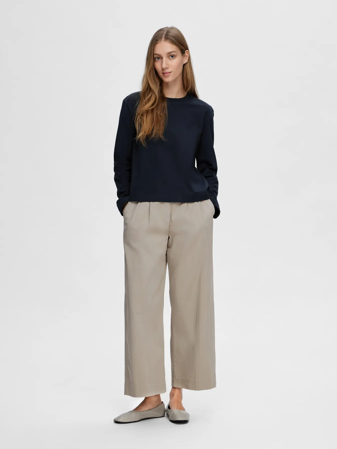 
                  
                    SLFESSENTIAL Dark Sapphire Boxy Long Sleeve
                  
                