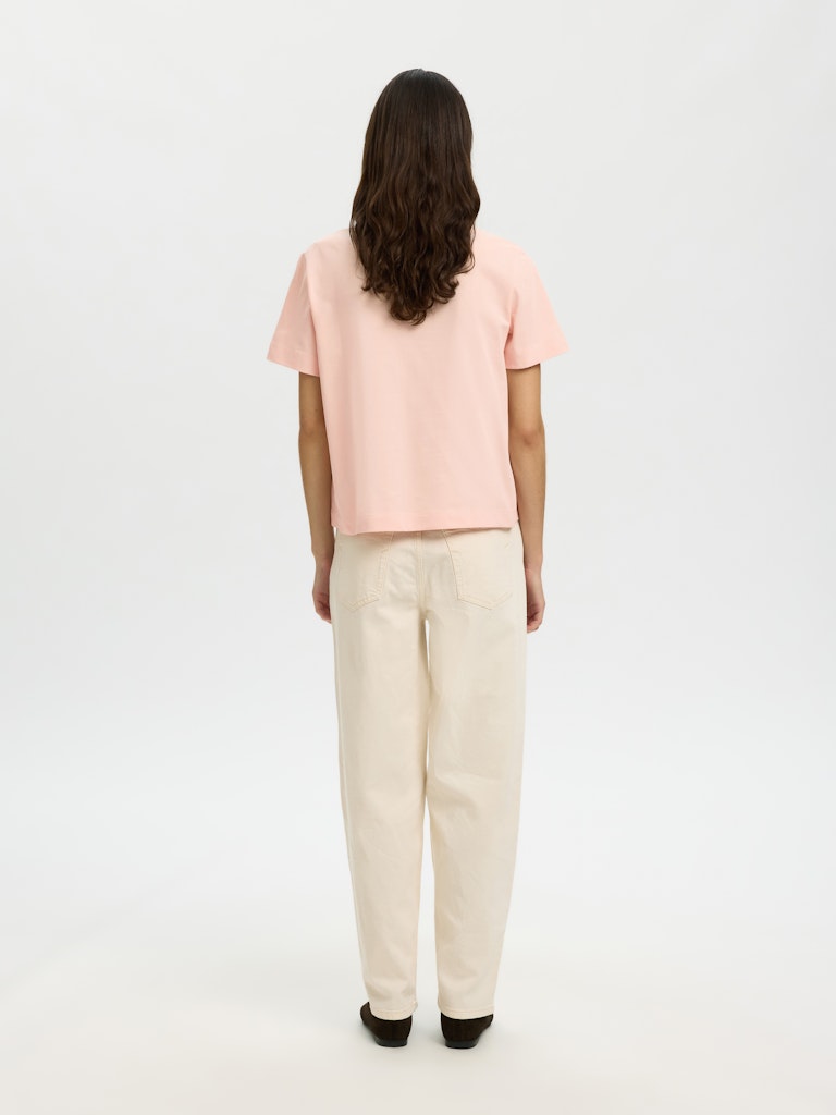 
                  
                    SLFESSENTIAL Boxy T-Shirt in der Farbe Pale Dogwood
                  
                