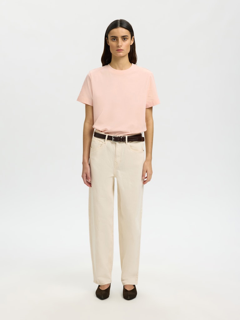 
                  
                    SLFESSENTIAL Boxy T-Shirt in der Farbe Pale Dogwood
                  
                