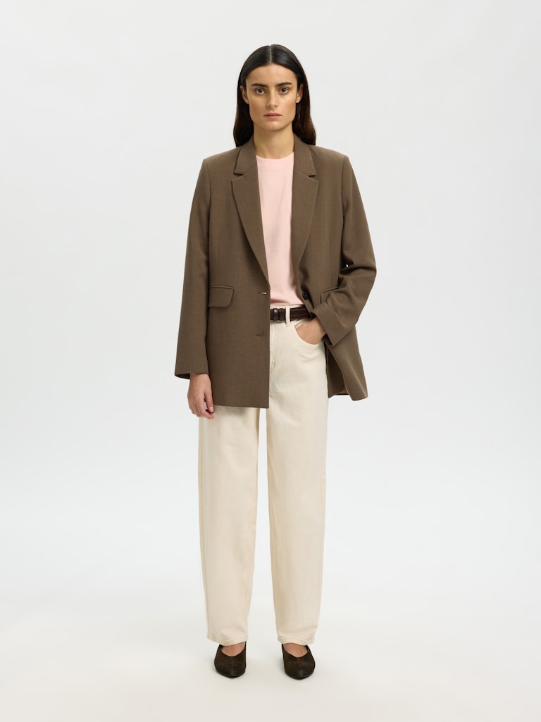 
                  
                    SLFESSENTIAL Boxy T-Shirt in der Farbe Pale Dogwood
                  
                