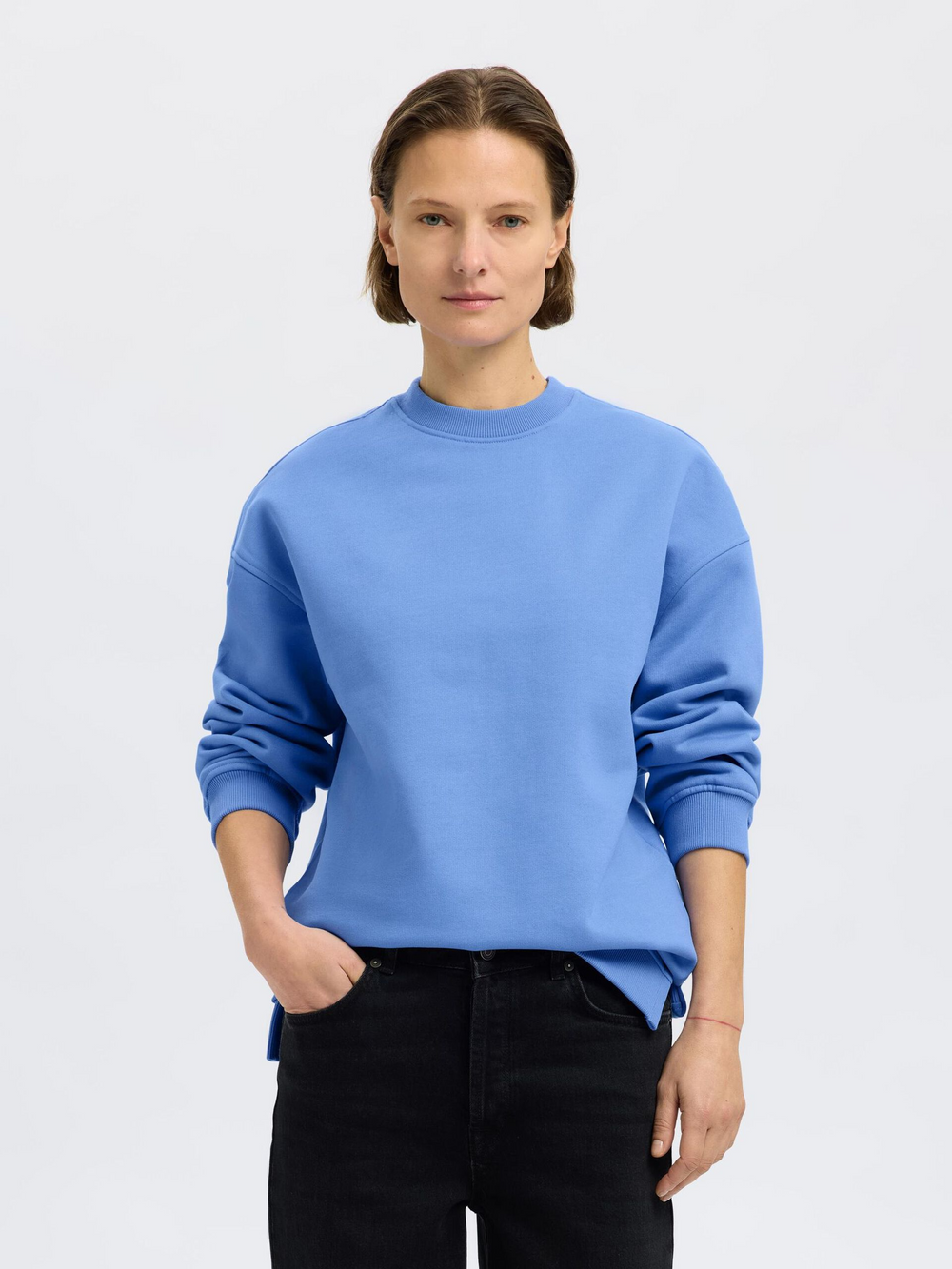 SLFGIA YRSA – Kornblumenblauer Pullover mit Rundhalsausschnitt