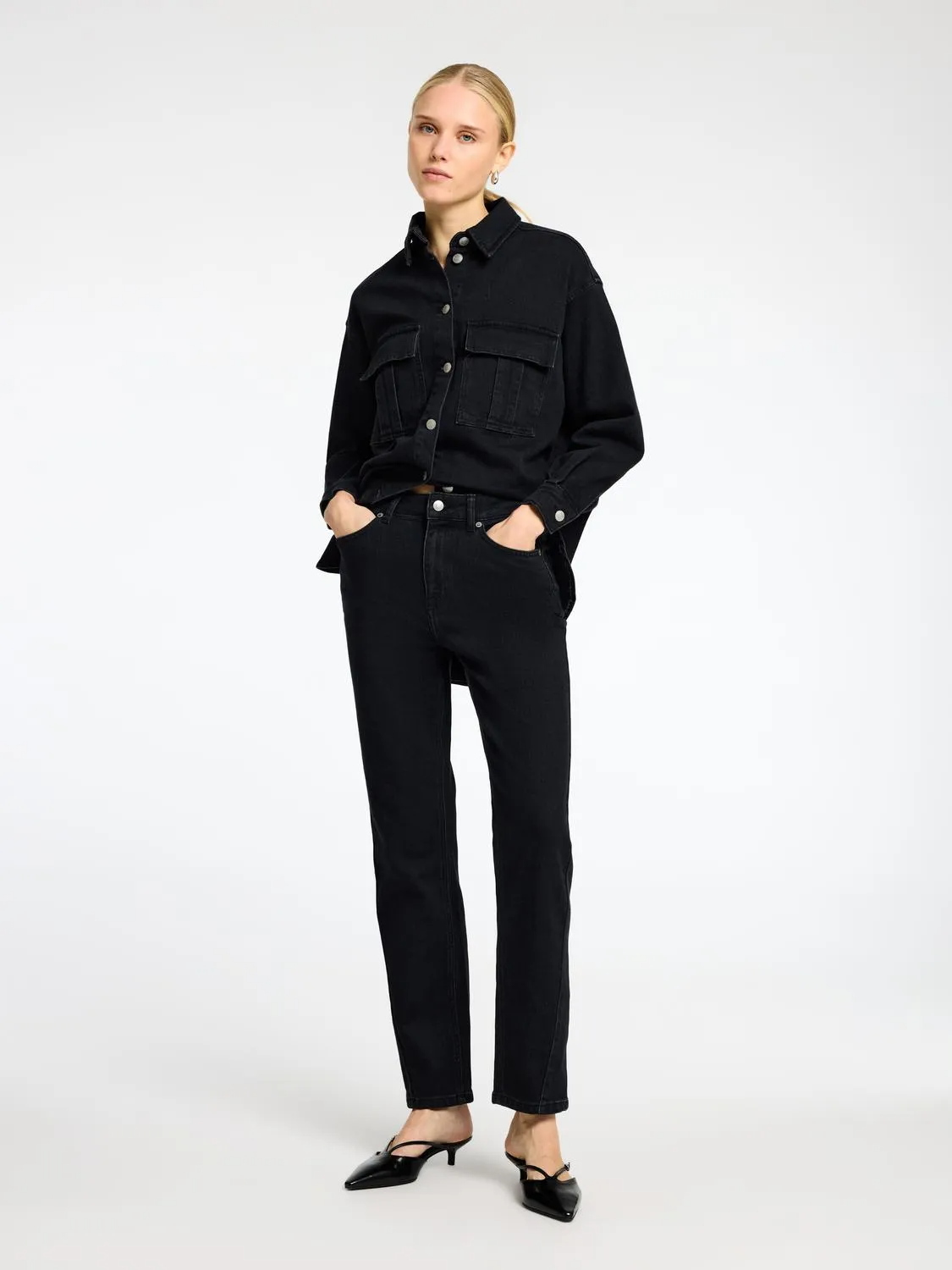 
                  
                    SLFIYANA Gerade Jeans aus schwarzem Denim
                  
                