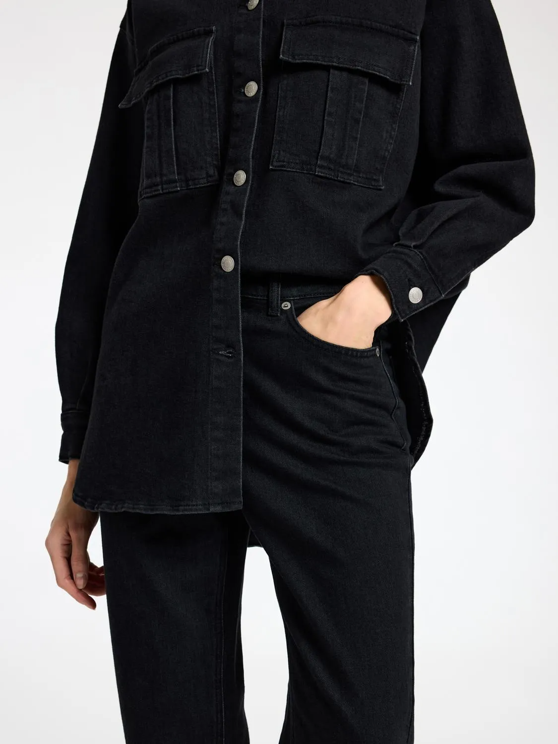 
                  
                    SLFIYANA Gerade Jeans aus schwarzem Denim
                  
                