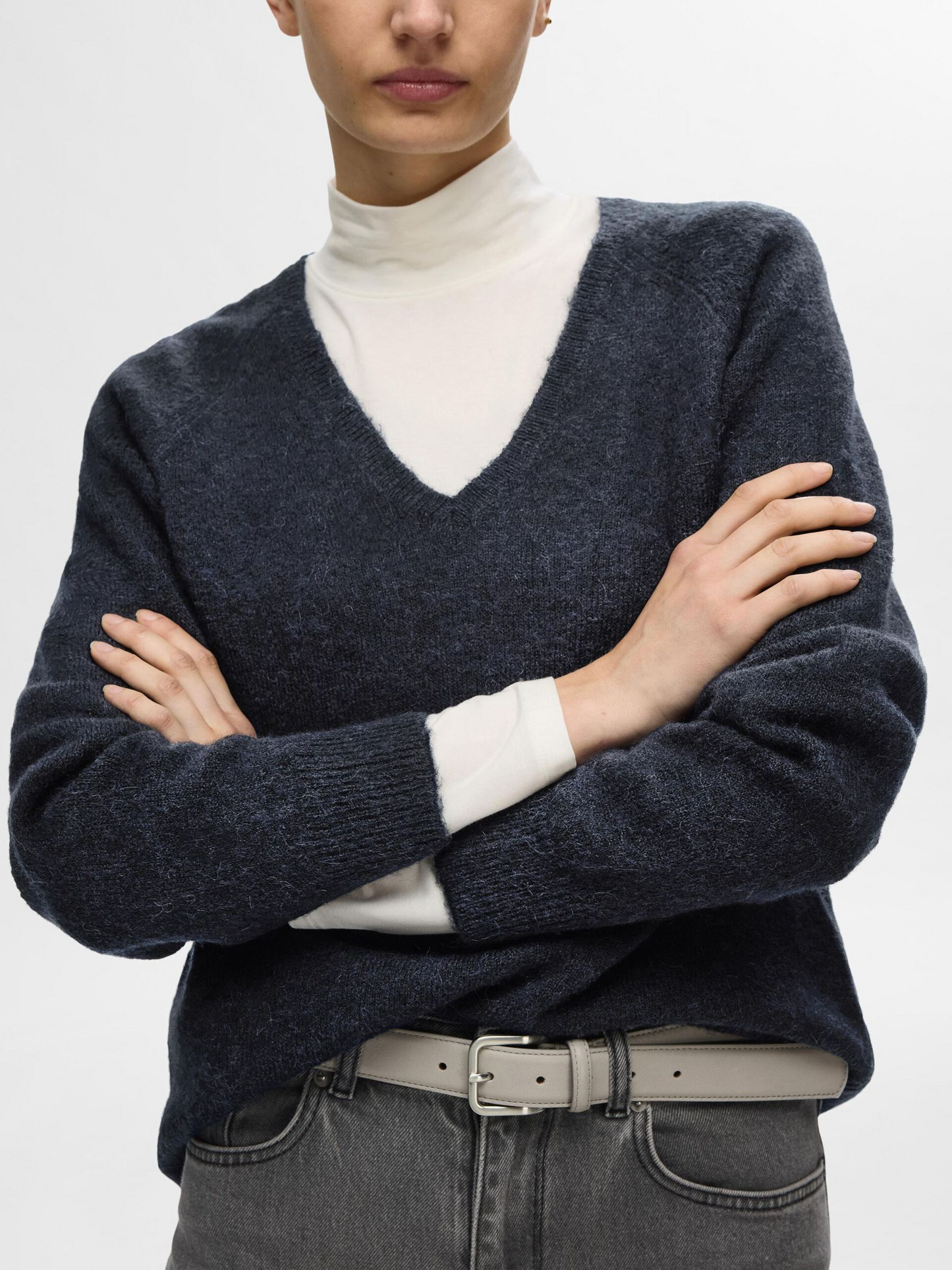 
                  
                    SLFLULU – Strickpullover mit V-Ausschnitt in Melange-Optik in Dark Sapphire
                  
                