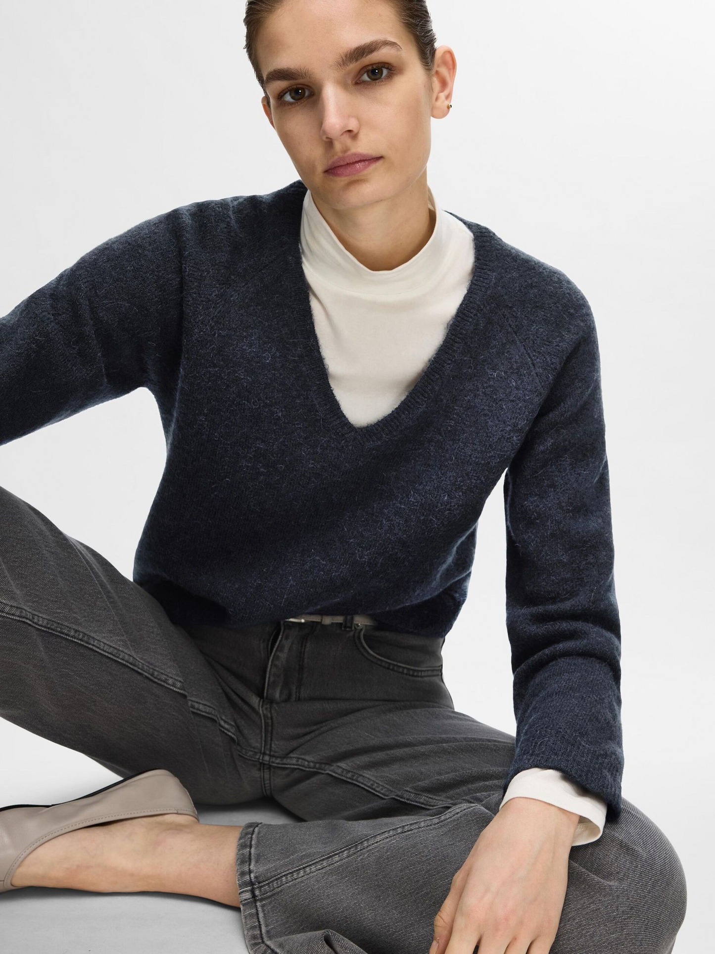
                  
                    SLFLULU – Strickpullover mit V-Ausschnitt in Melange-Optik in Dark Sapphire
                  
                