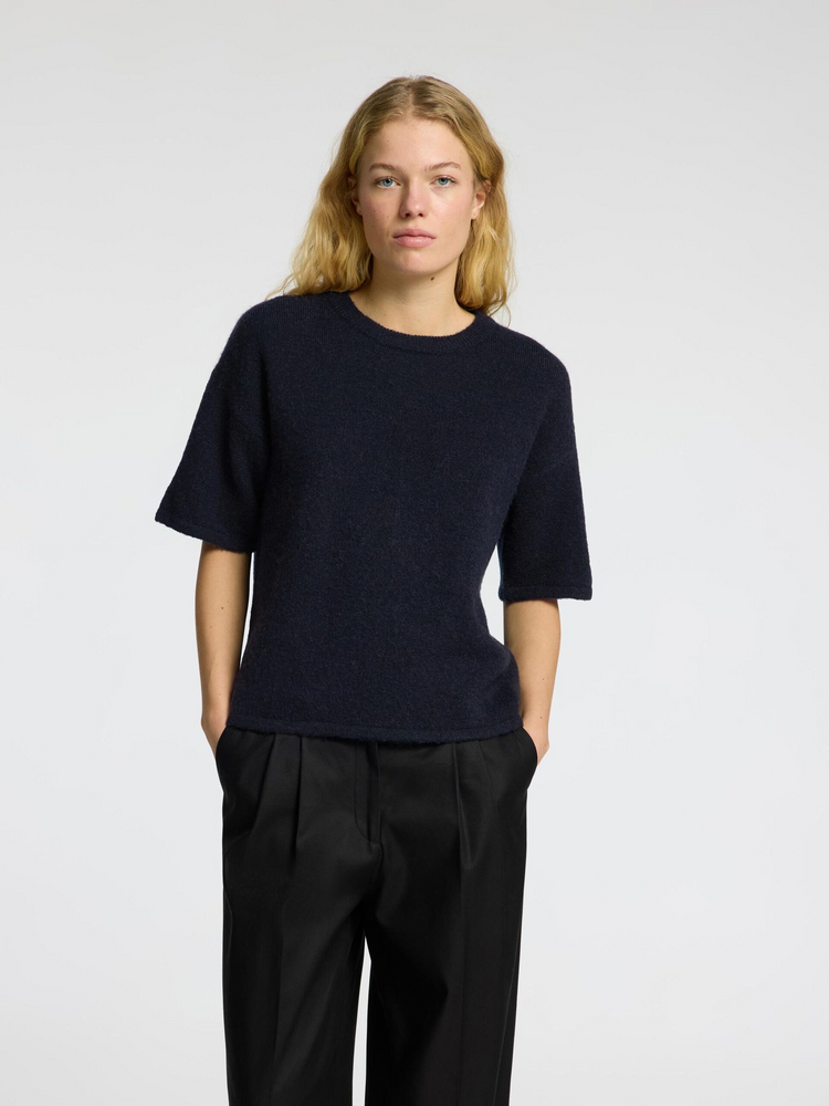 
                  
                    SLFMALINE-LILIANA Dunkelsaphir Melange 2/4 Strick O-Ausschnitt T-Shirt
                  
                