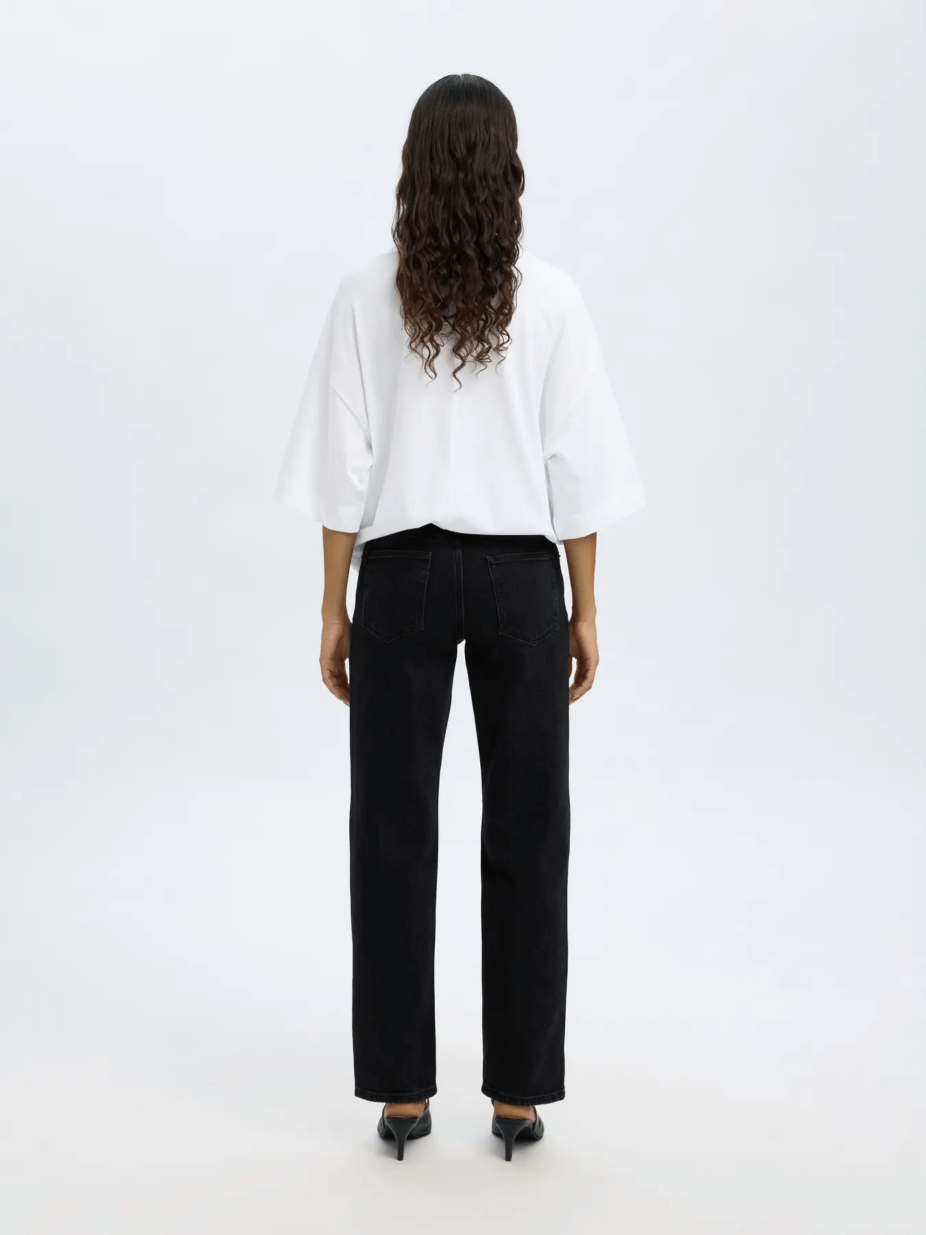 
                  
                    SLFWIDE BEA-KORI Schwarze Jeans mit hoher Taille
                  
                