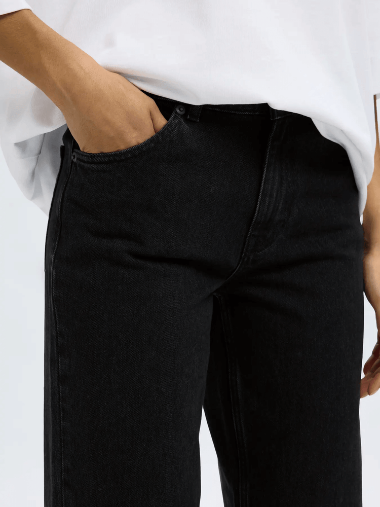 
                  
                    SLFWIDE BEA-KORI Schwarze Jeans mit hoher Taille
                  
                