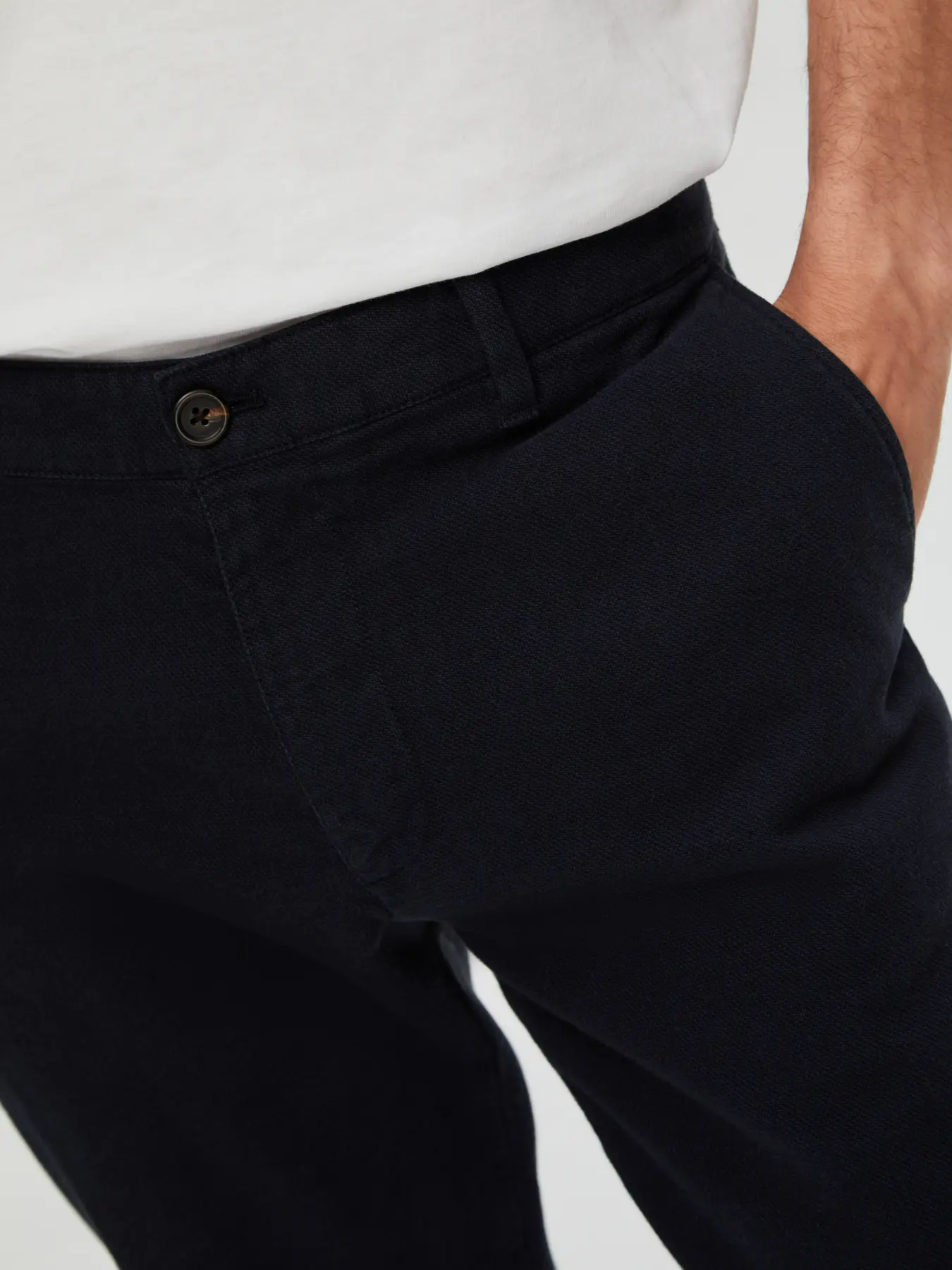 
                  
                    SLH175 Dunkelsaphirblaue Slim-Chinohose
                  
                