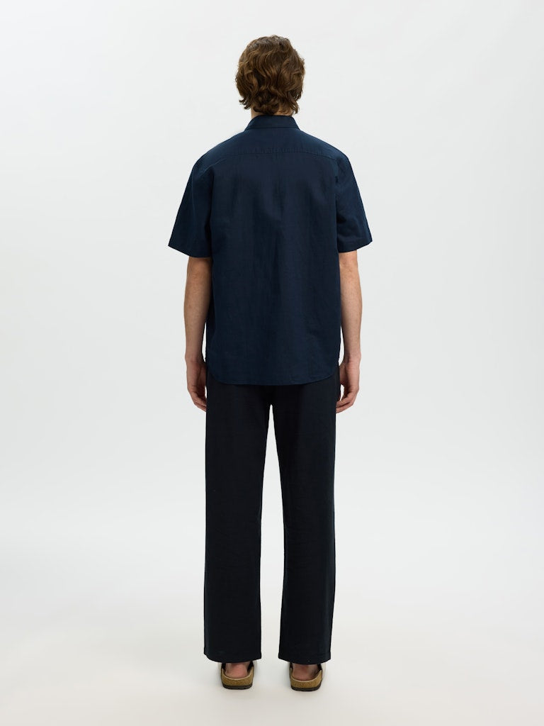 
                  
                    SLHREGCLAY Sky Captain Linen Shirt
                  
                