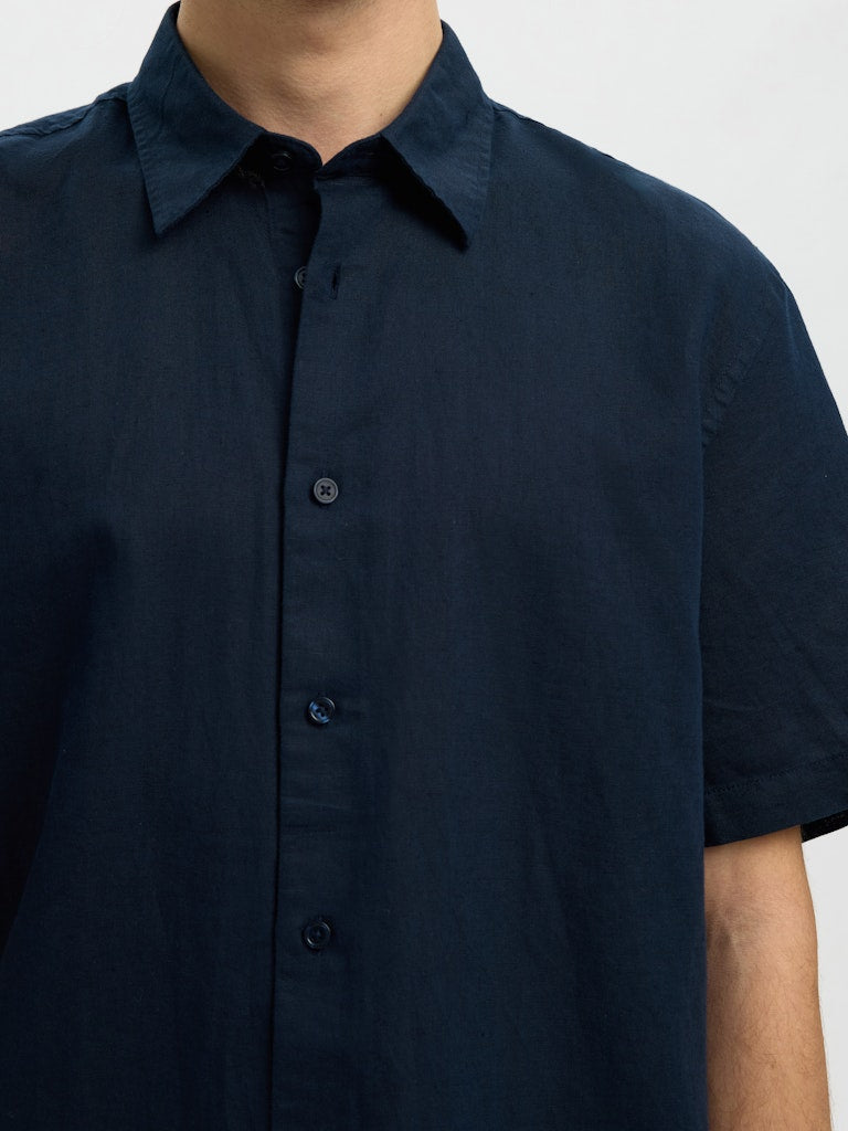
                  
                    SLHREGCLAY Sky Captain Linen Shirt
                  
                