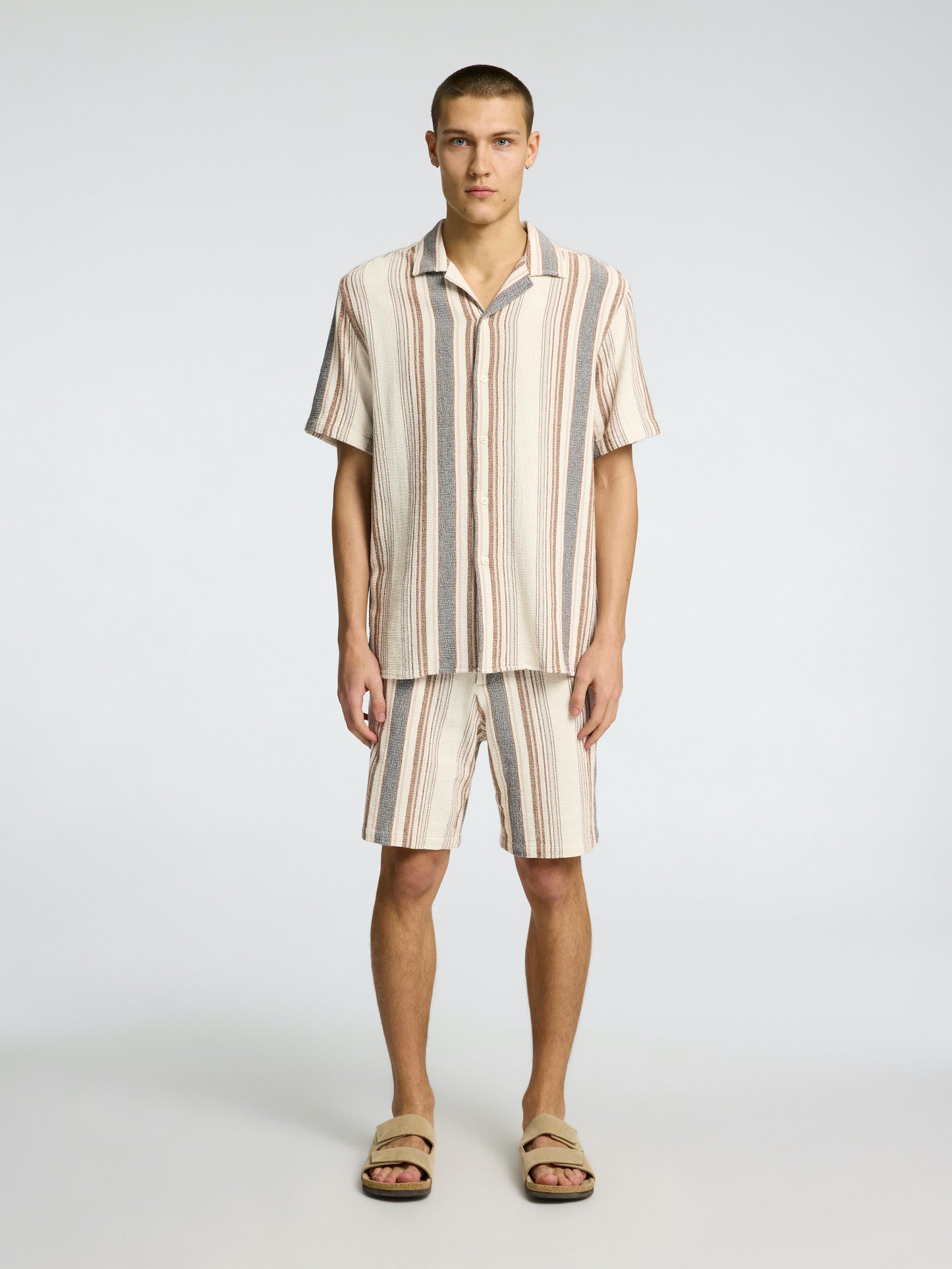 
                  
                    SLHREGSAL  Egret  Multi Stripes Shorts
                  
                