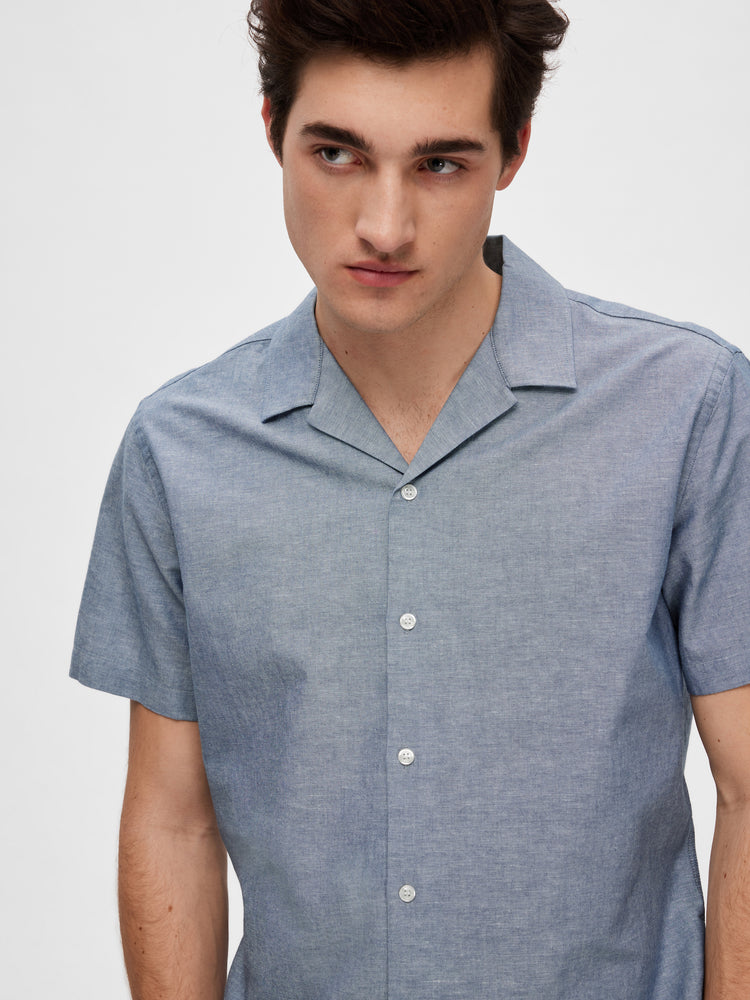 
                  
                    SLHREGSUN Resort-Hemd aus mittelblauem Denim
                  
                
