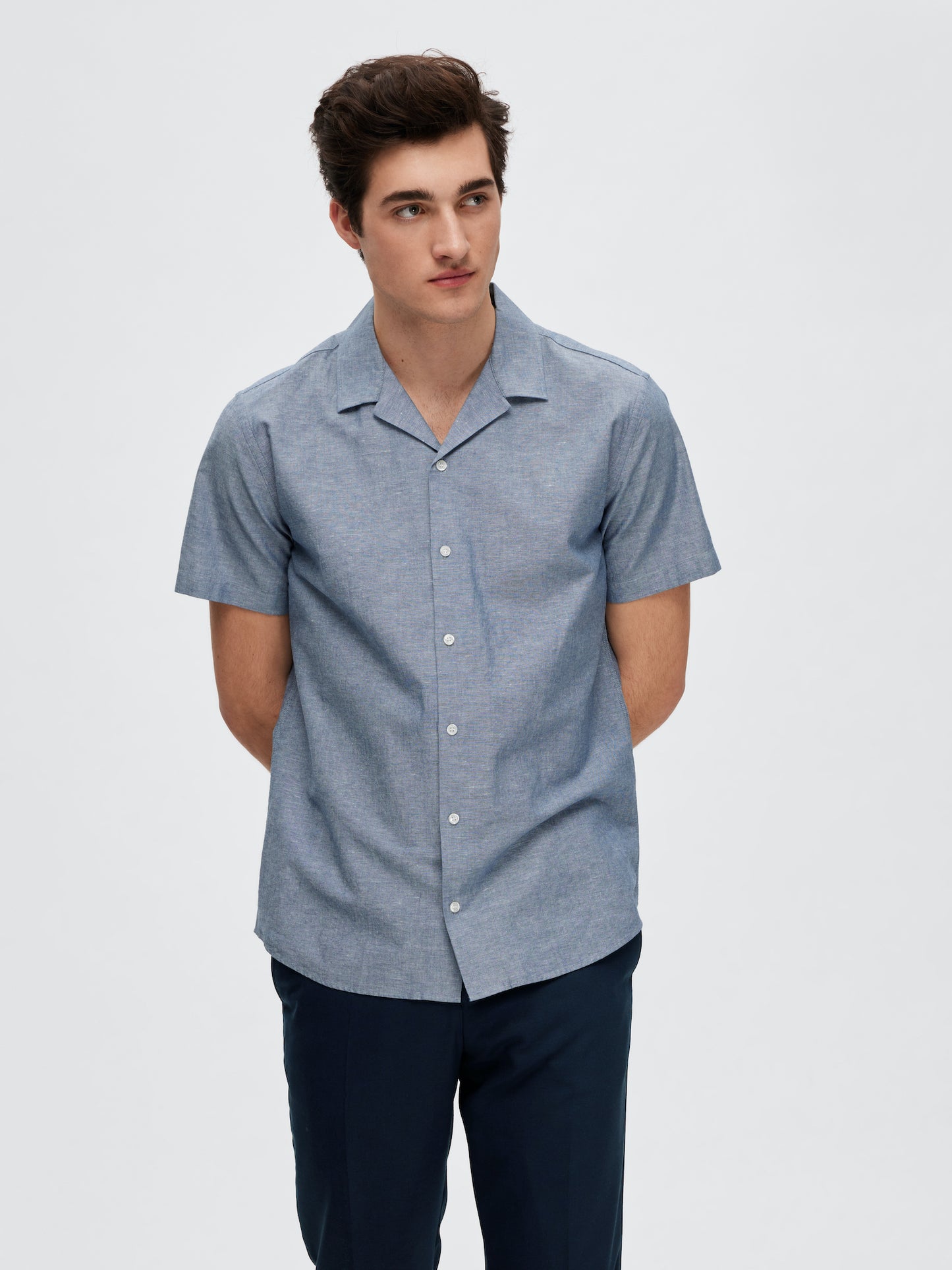 
                  
                    SLHREGSUN Resort-Hemd aus mittelblauem Denim
                  
                