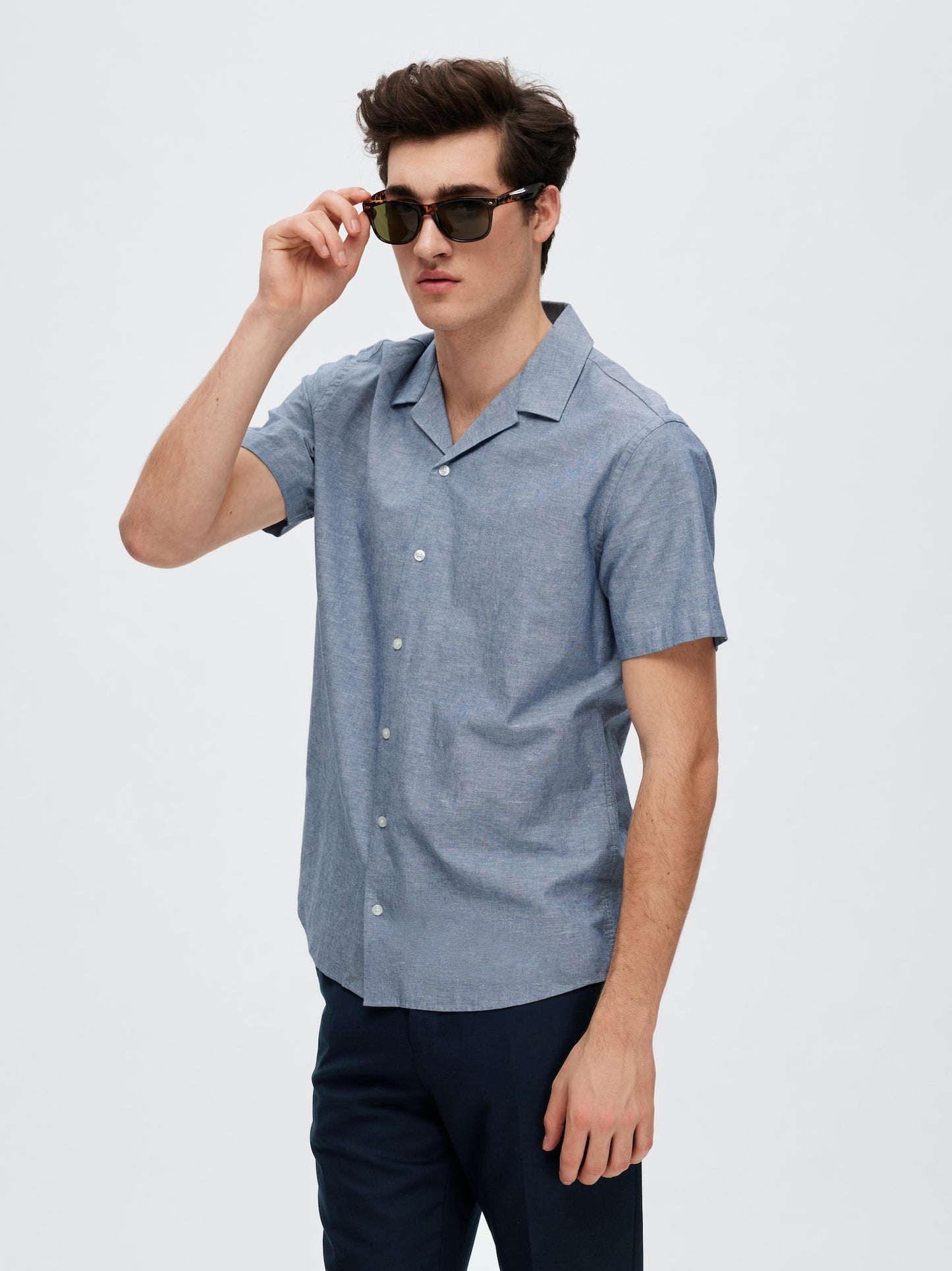 
                  
                    SLHREGSUN Resort-Hemd aus mittelblauem Denim
                  
                