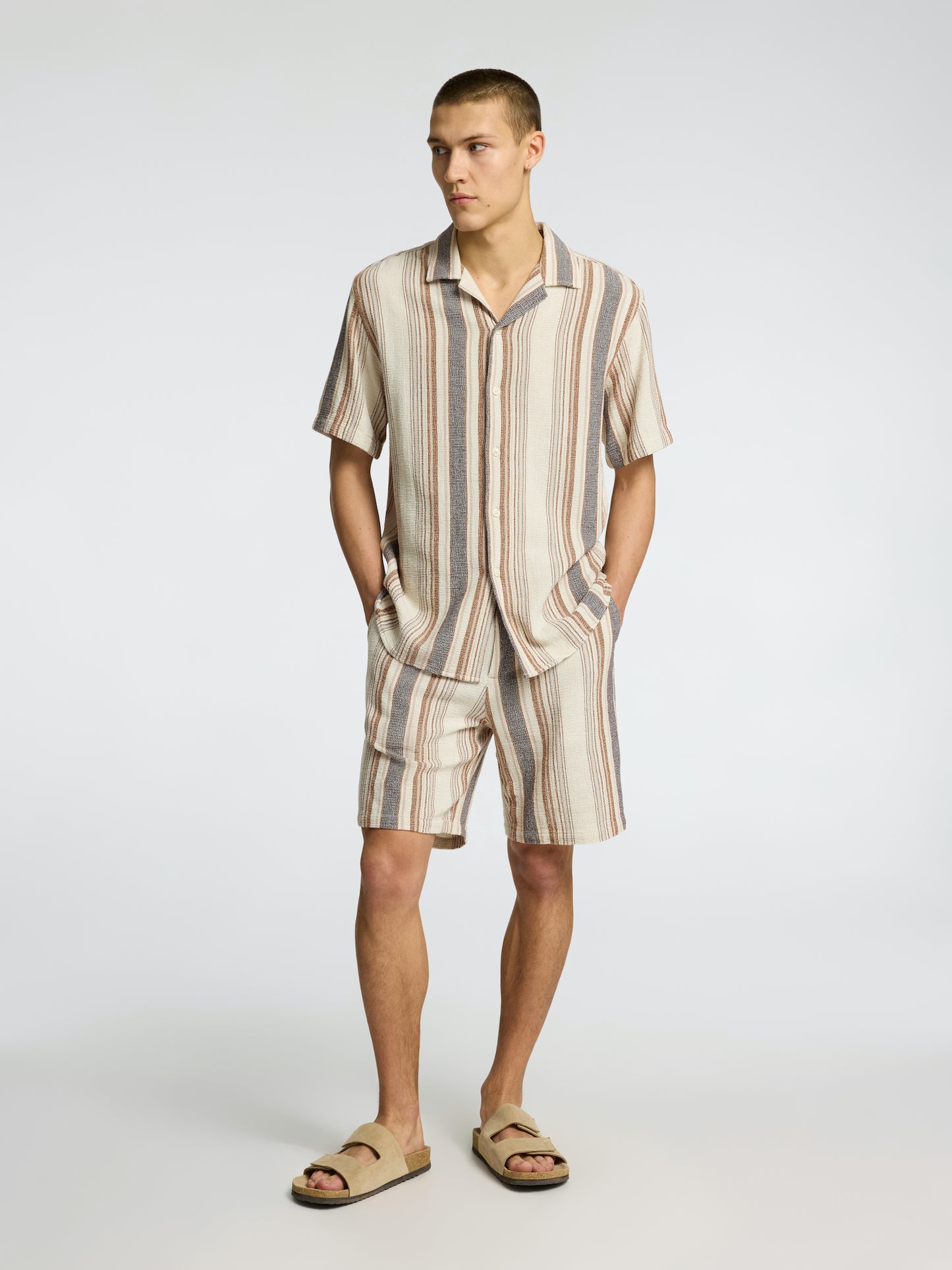 
                  
                    SLHRELAX-SAL  Egret  Short Sleeve Multi Stripes Shirt
                  
                