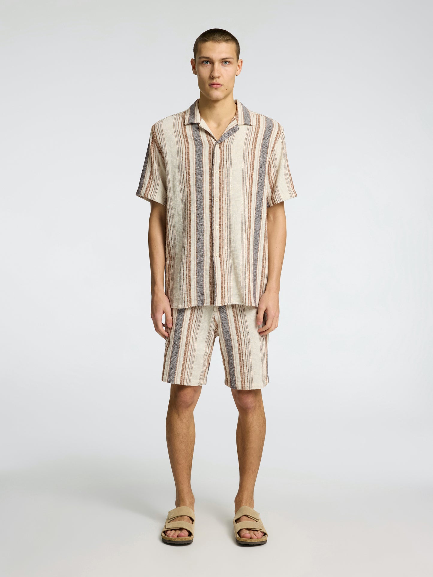 
                  
                    SLHRELAX-SAL  Egret  Short Sleeve Multi Stripes Shirt
                  
                