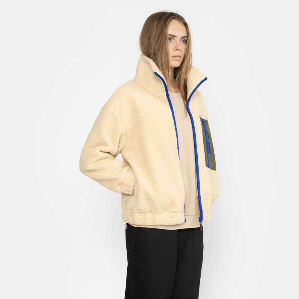 
                  
                    Offwhite Teddyjacke mit Tasche
                  
                