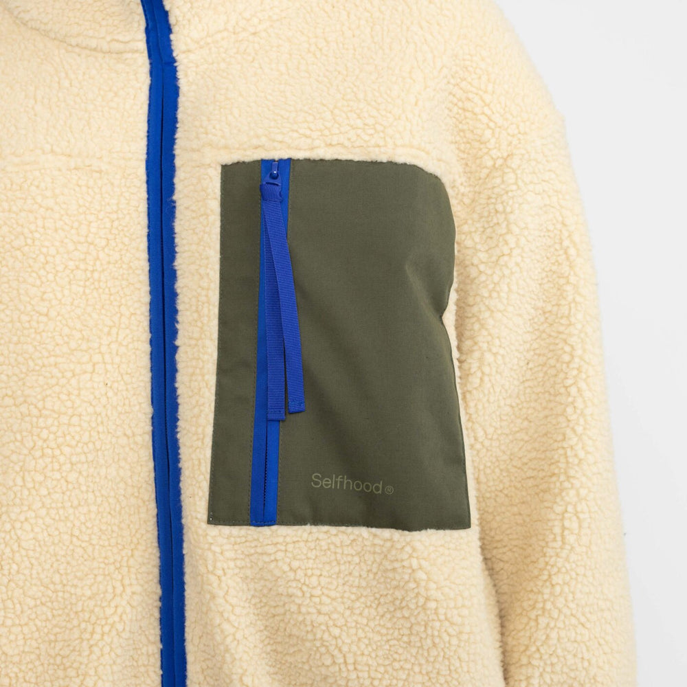 
                  
                    Offwhite Teddyjacke mit Tasche
                  
                