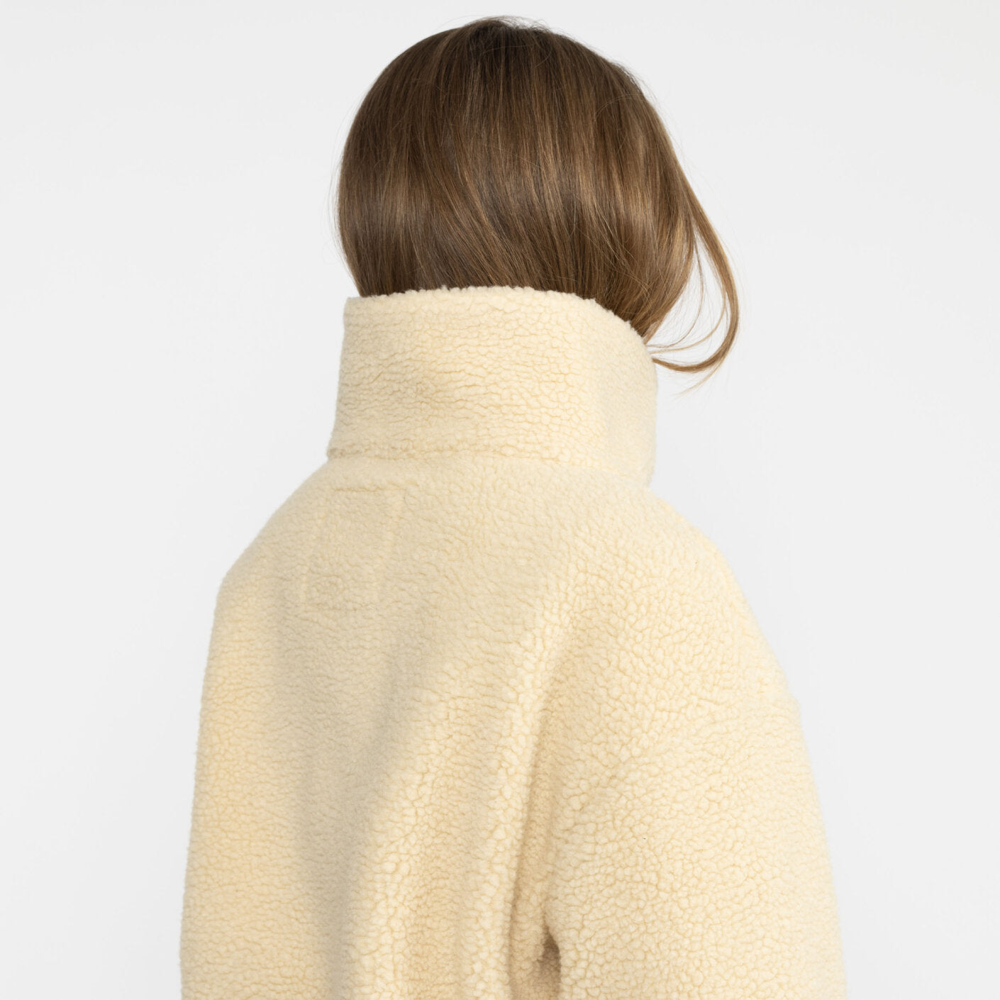 
                  
                    Offwhite Teddyjacke mit Tasche
                  
                