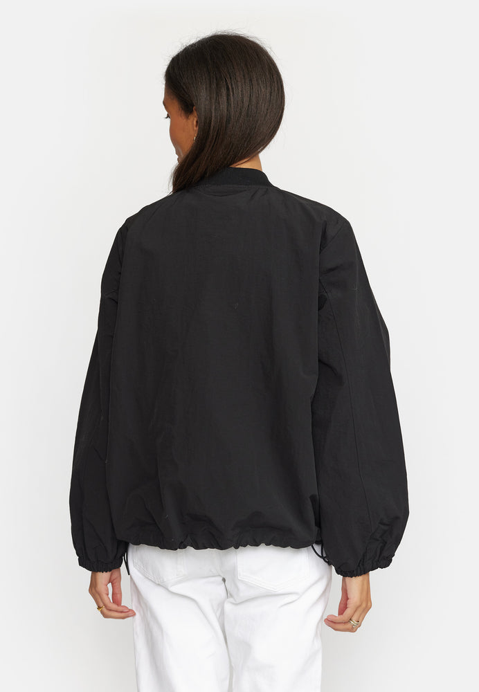 
                  
                    Schwarze Bomberjacke
                  
                